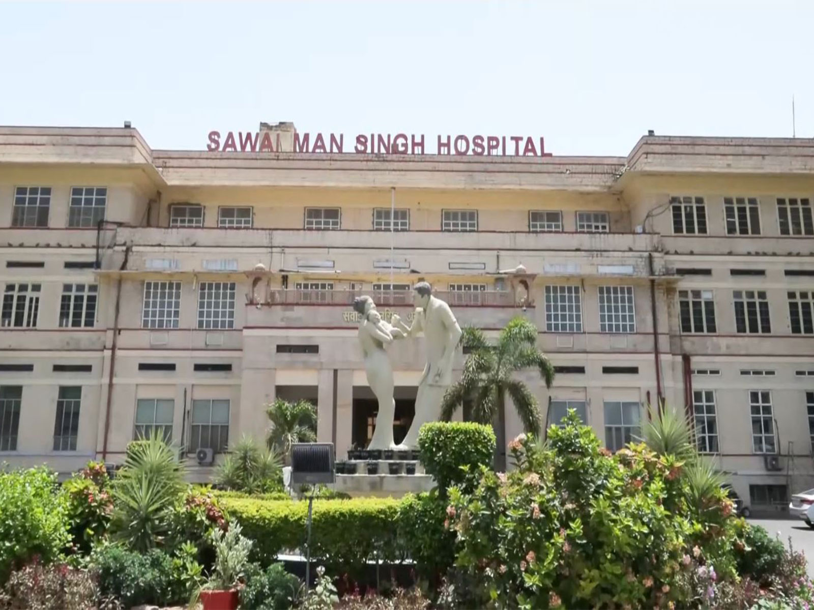 Visual from outside Sawai Man Singh hospital (Photo/ANI)