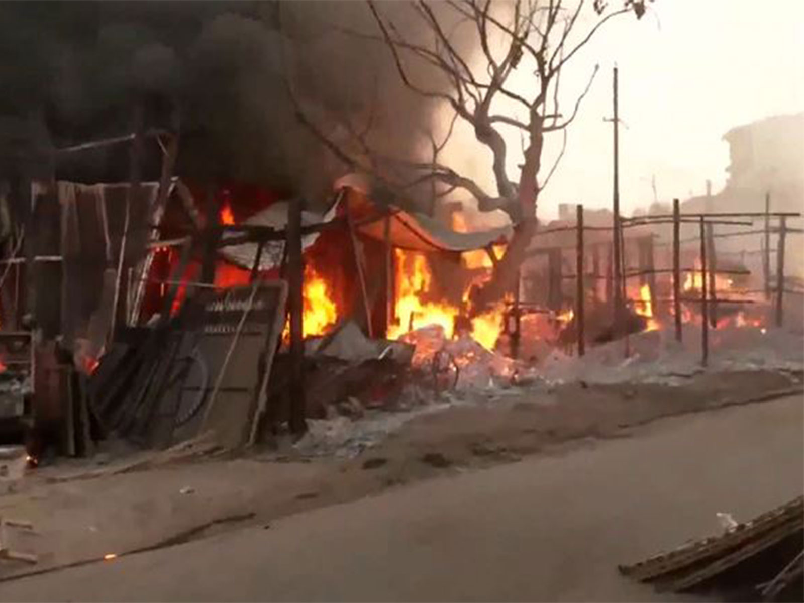 Thick black smoke engulfs the sky as a major fire breaks out in Market (Photo/ANI)