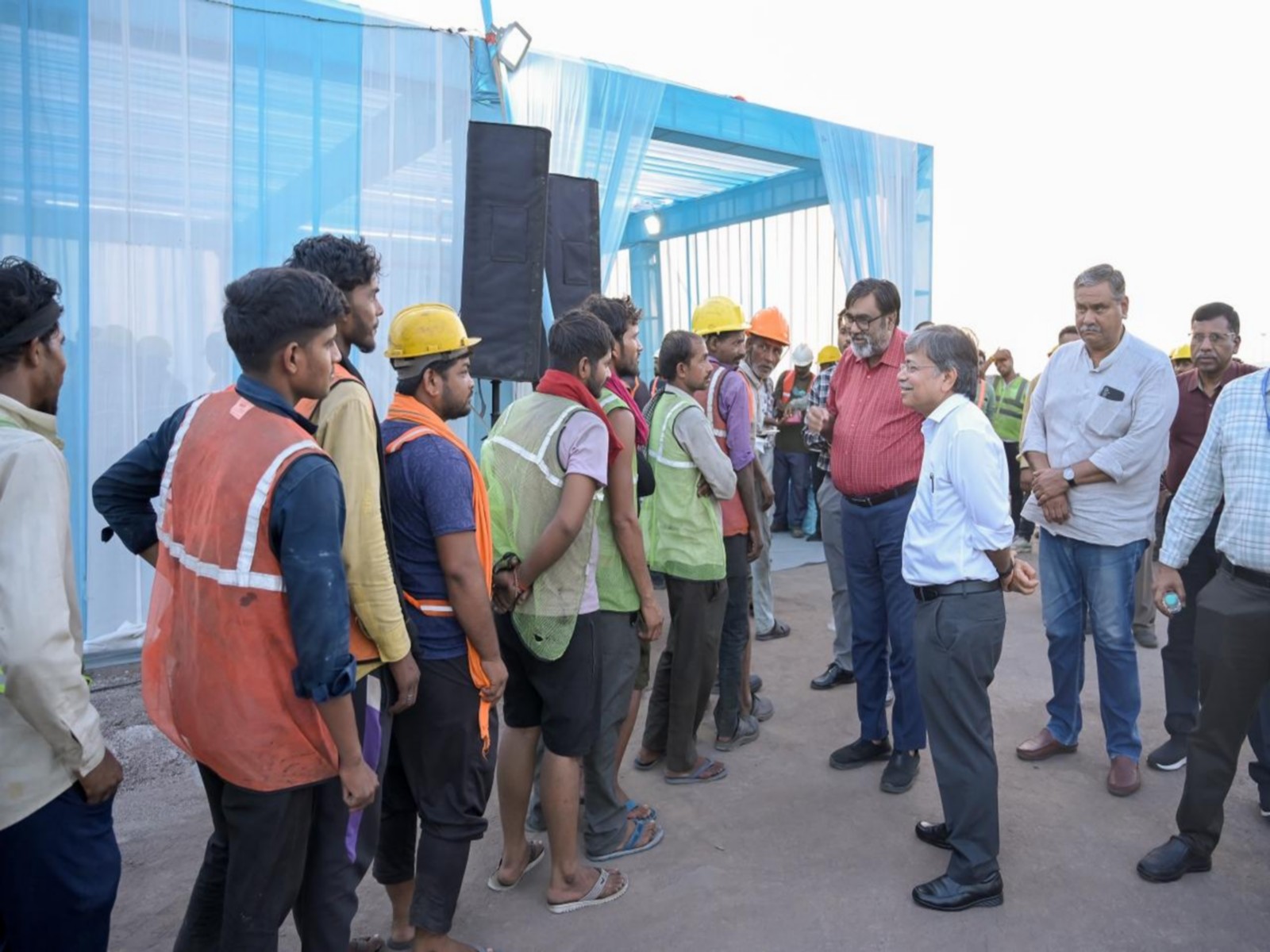 Buttermilk distribution drive for port Shramiks at Cargo Jetty no 16 (Photo/ANI) Buttermilk distribution drive for port Shramiks at Cargo Jetty no 16 (Photo/ANI)