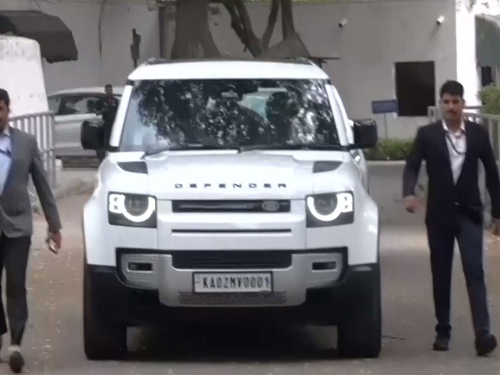 Siddaramaiah leaves after meeting Rahul and Sonia Gandhi (Photo/ANI)