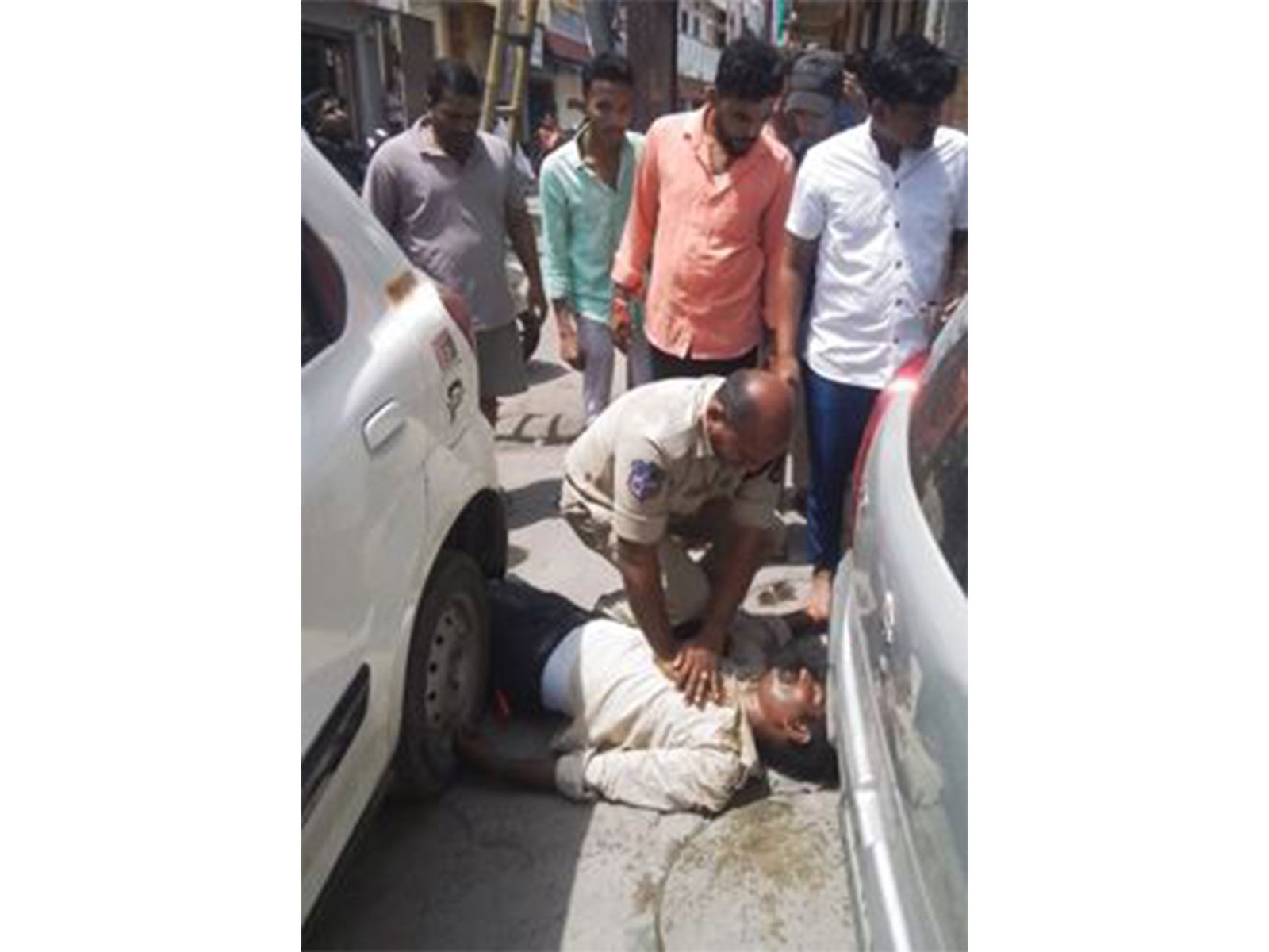 A Tappachabutra police constable saving the life of a TGPDCL contract worker (Photo/ANI)