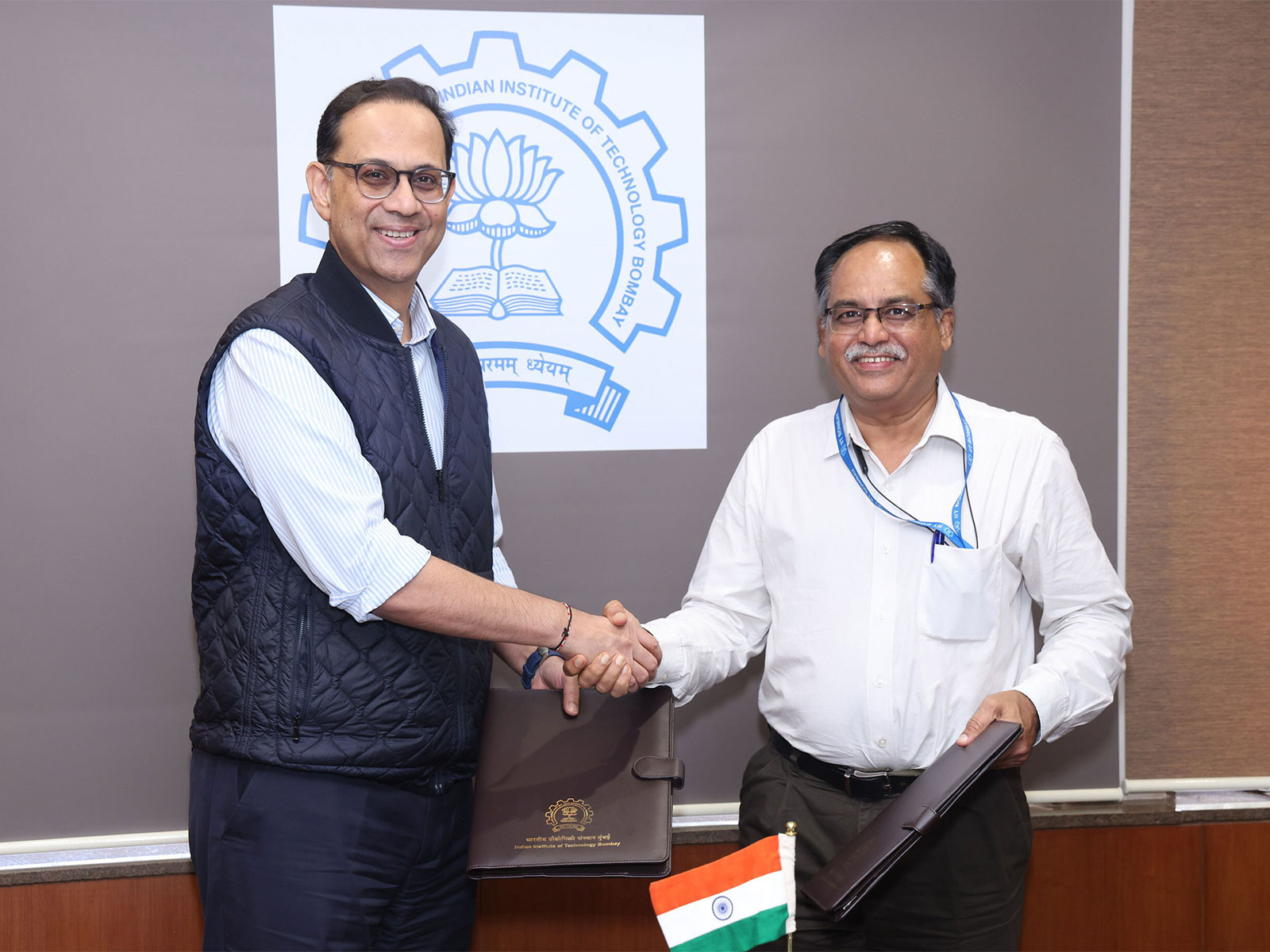 Sanjiv Bajaj, Chairman & MD, Bajaj Finserv with Prof. Shireesh Kedare, Director, IIT Bombay