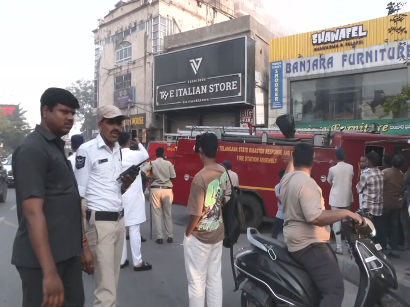 Telangana: Massive fire breaks out at commercial building’s godown in&hellip;