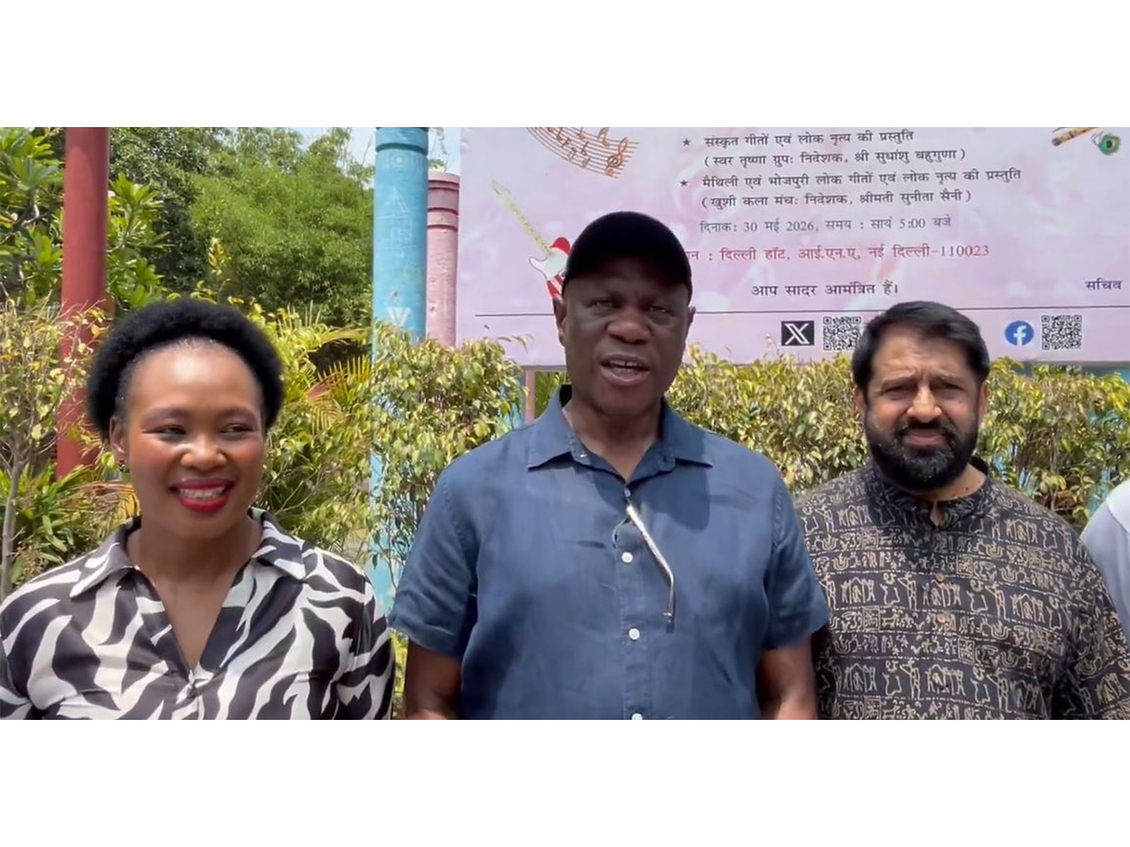 South African Dy President Mashatile (Centre) visits Dilli Haat (Photo/X@PMashatile) South African Dy President Mashatile (Centre) visits Dilli Haat (Photo/X@PMashatile)