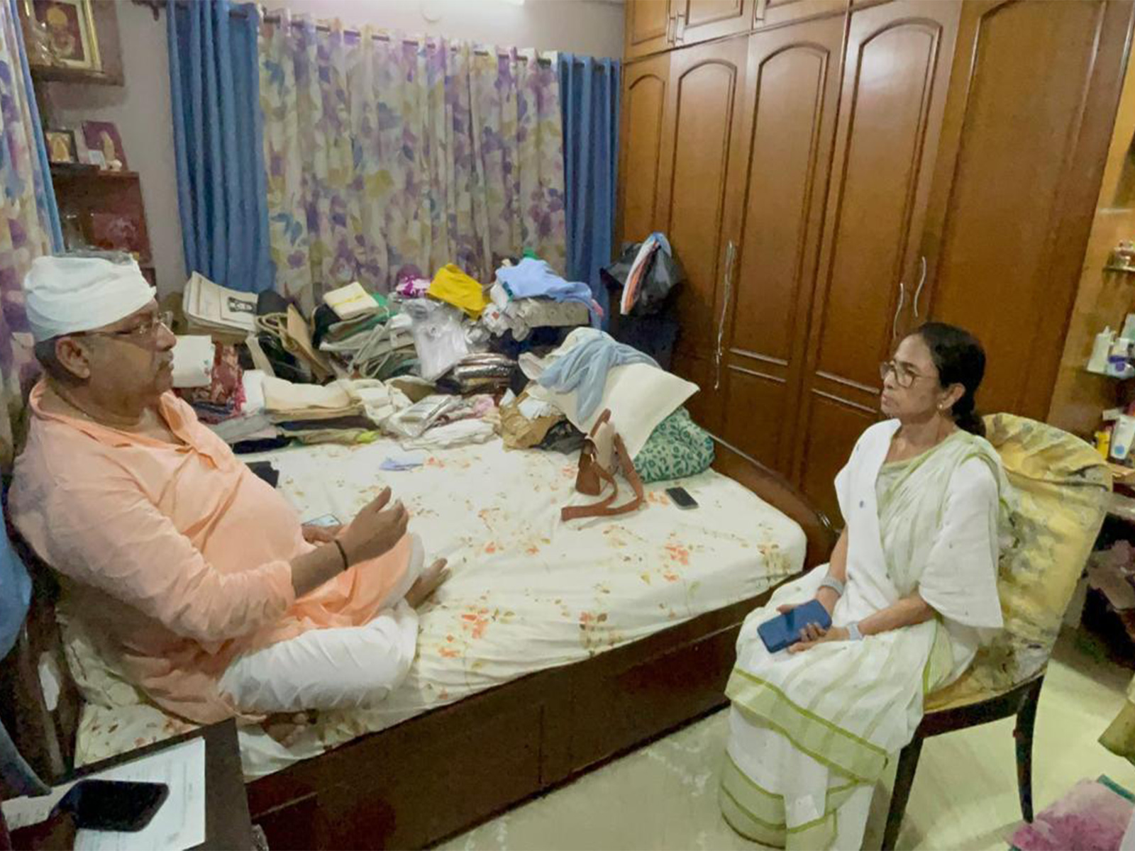 TMC Chairperson Mamata Banerjee meets party MP Kalyan Banerjee (Photo/AITC) TMC Chairperson Mamata Banerjee meets party MP Kalyan Banerjee (Photo/AITC)