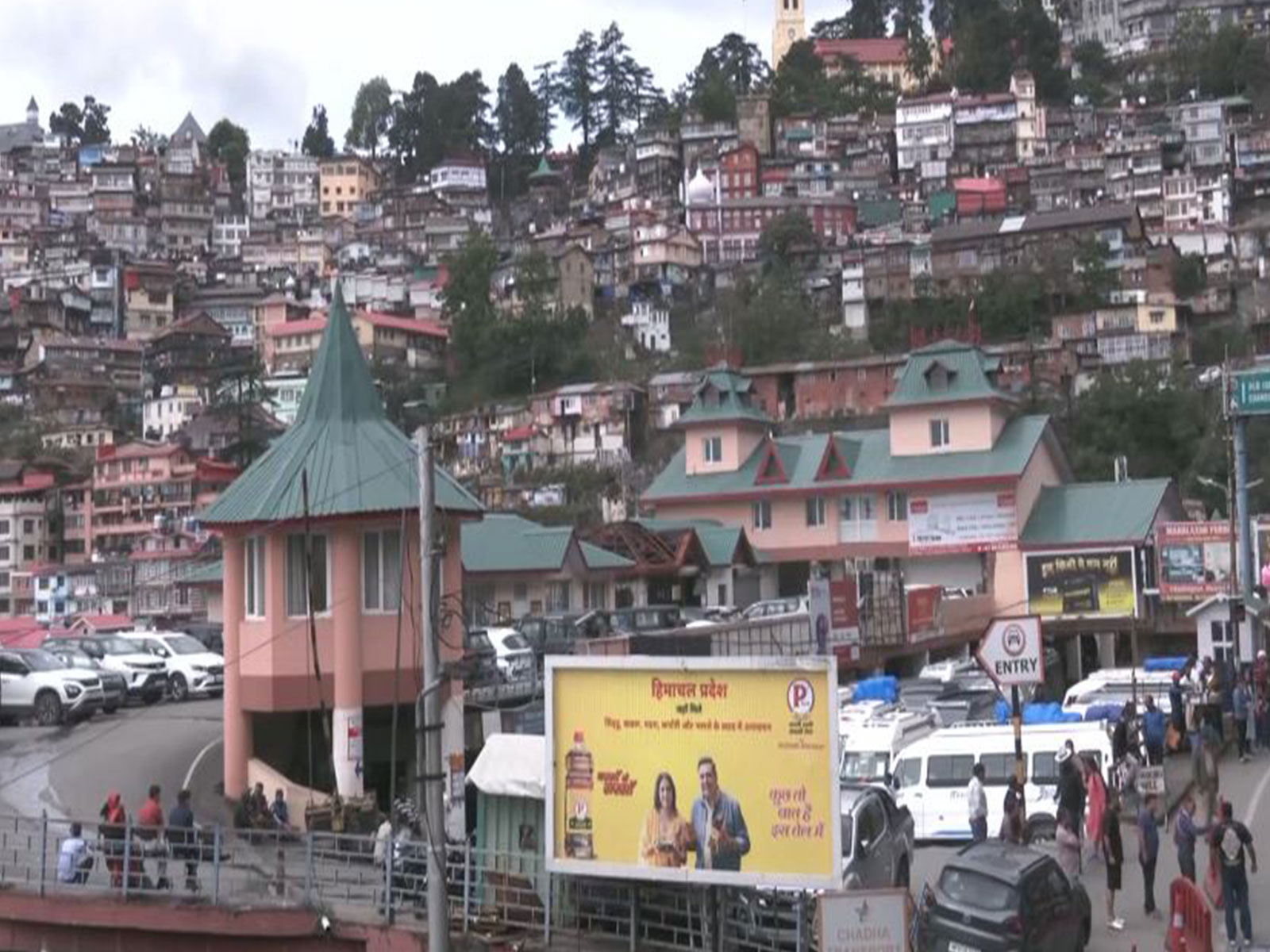 Pleasant weather draws massive tourist influx to Shimla, Himachal hills (Photo/ANI)