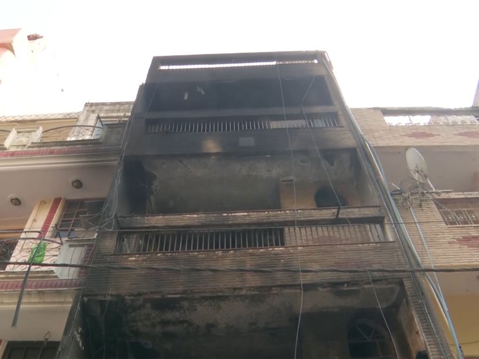 Fire breaks out in four-storey building (Photo/ANI) Fire breaks out in four-storey building (Photo/ANI)