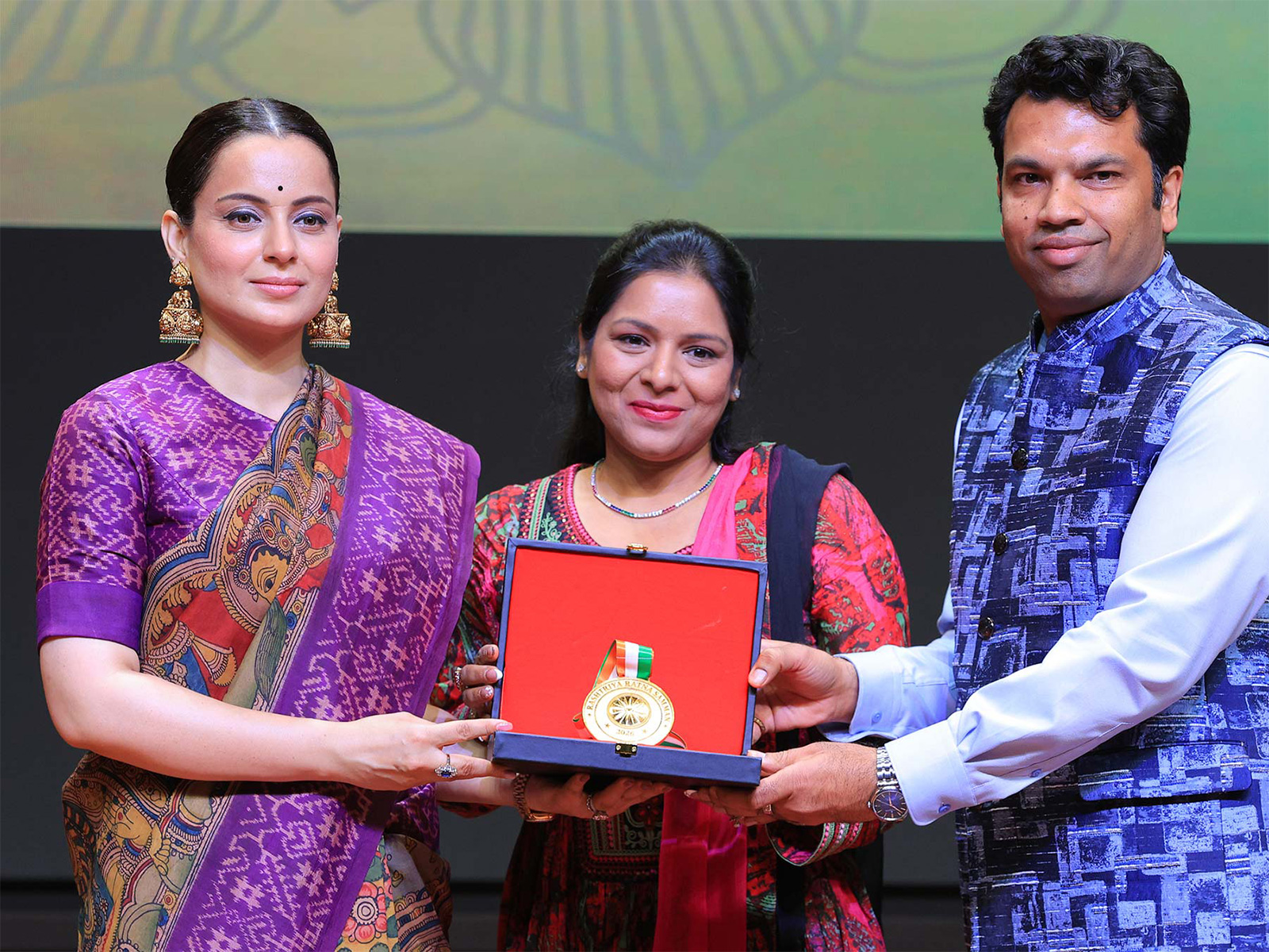 On stage at the Rashtriya Ratna Samman 2026, Mr. Divyanshu Agrawal and Mrs. Kanu Agrawal, Directors of Greenovas Foods Pvt. Ltd., receive the award for 'Best Cold Chain Company of Uttar Pradesh' from Ms. Kangana Ranaut On stage at the Rashtriya Ratna Samman 2026, Mr. Divyanshu Agrawal and Mrs. Kanu Agrawal, Directors of Greenovas Foods Pvt. Ltd., receive the award for 'Best Cold Chain Company of Uttar Pradesh' from Ms. Kangana Ranaut