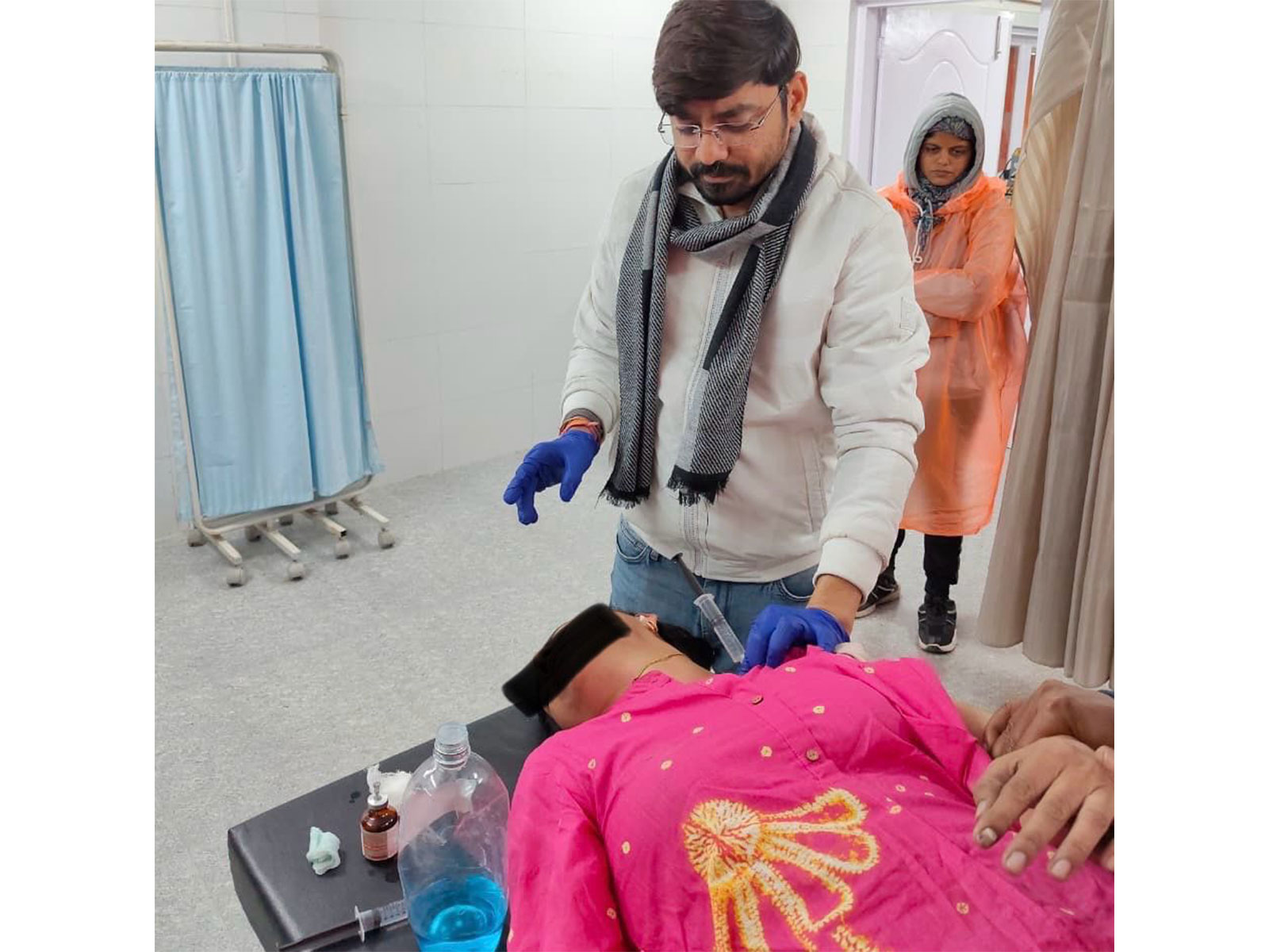 Advanced nerve block performed at 11,700 feet in Kedarnath (Photo/ANI) Advanced nerve block performed at 11,700 feet in Kedarnath (Photo/ANI)