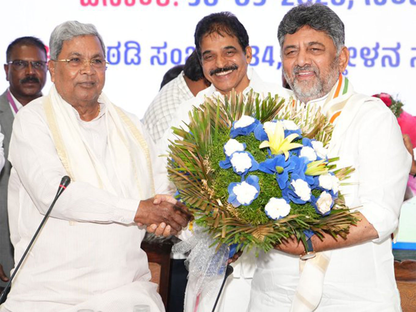 Siddarmiah with Karnataka CM designate DK Shivakumar (File Photo/ANI)