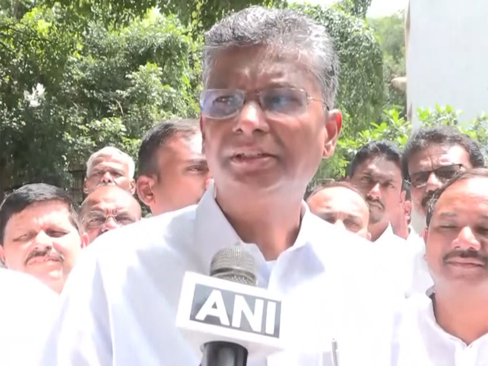 Congress leader Satish Jarkiholi (Photo/ANI)