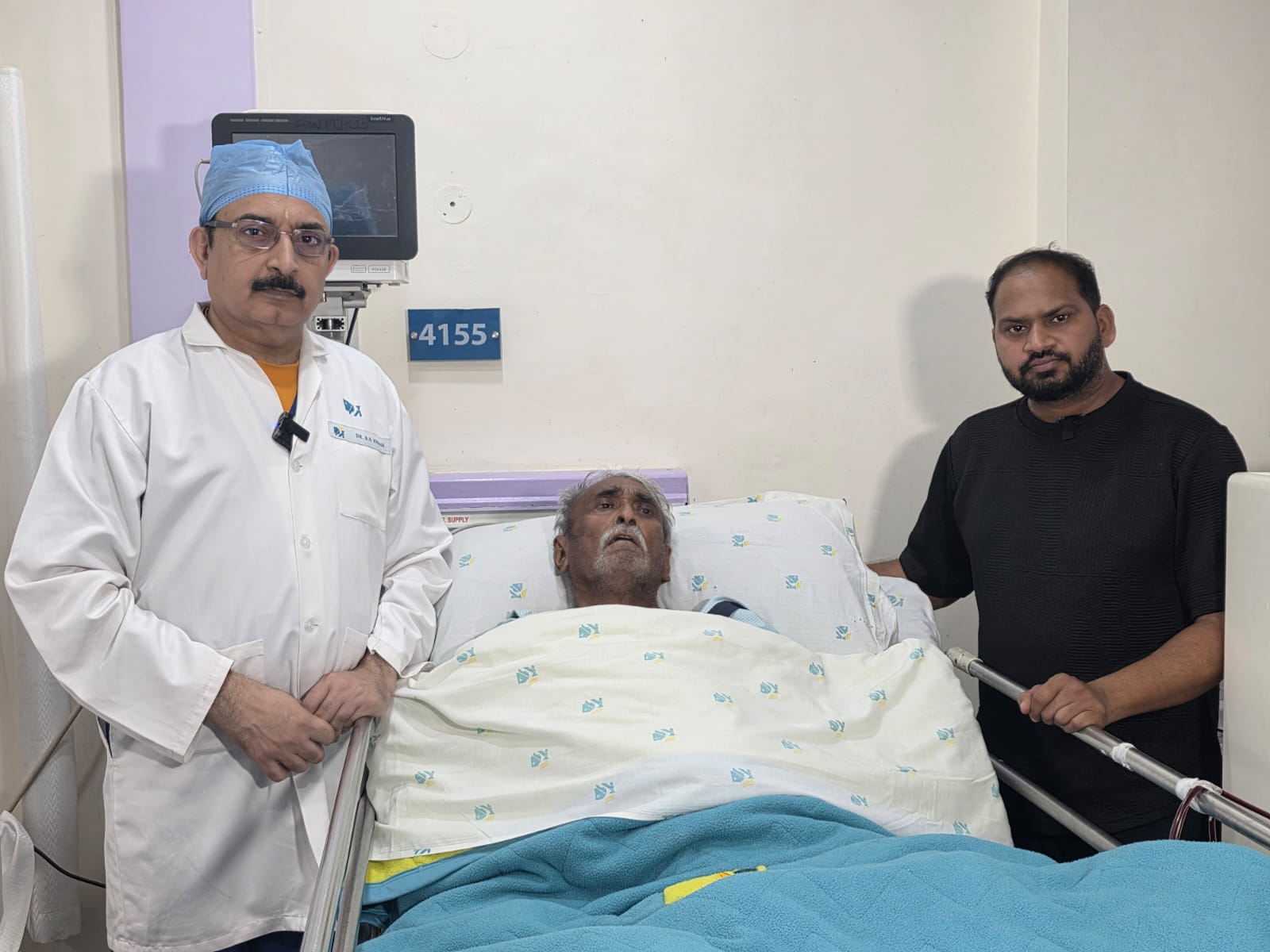 Dr. Prof N.N. Khanna, Senior Consultant Cardiologist and North India Lead Consultant with patient (Photo/ANI)