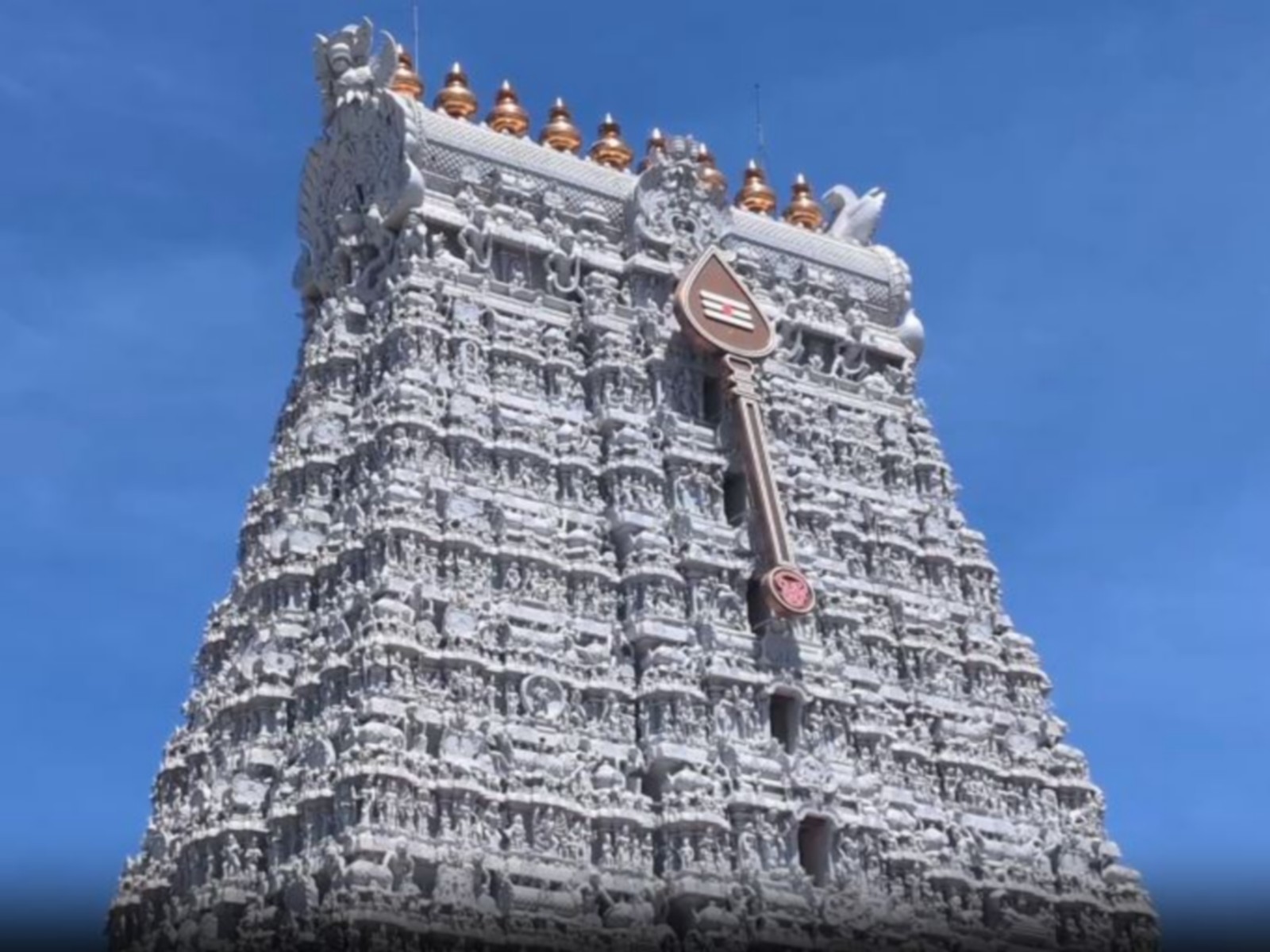 Tiruchendur Murugan temple in TN (Photo/ANI)