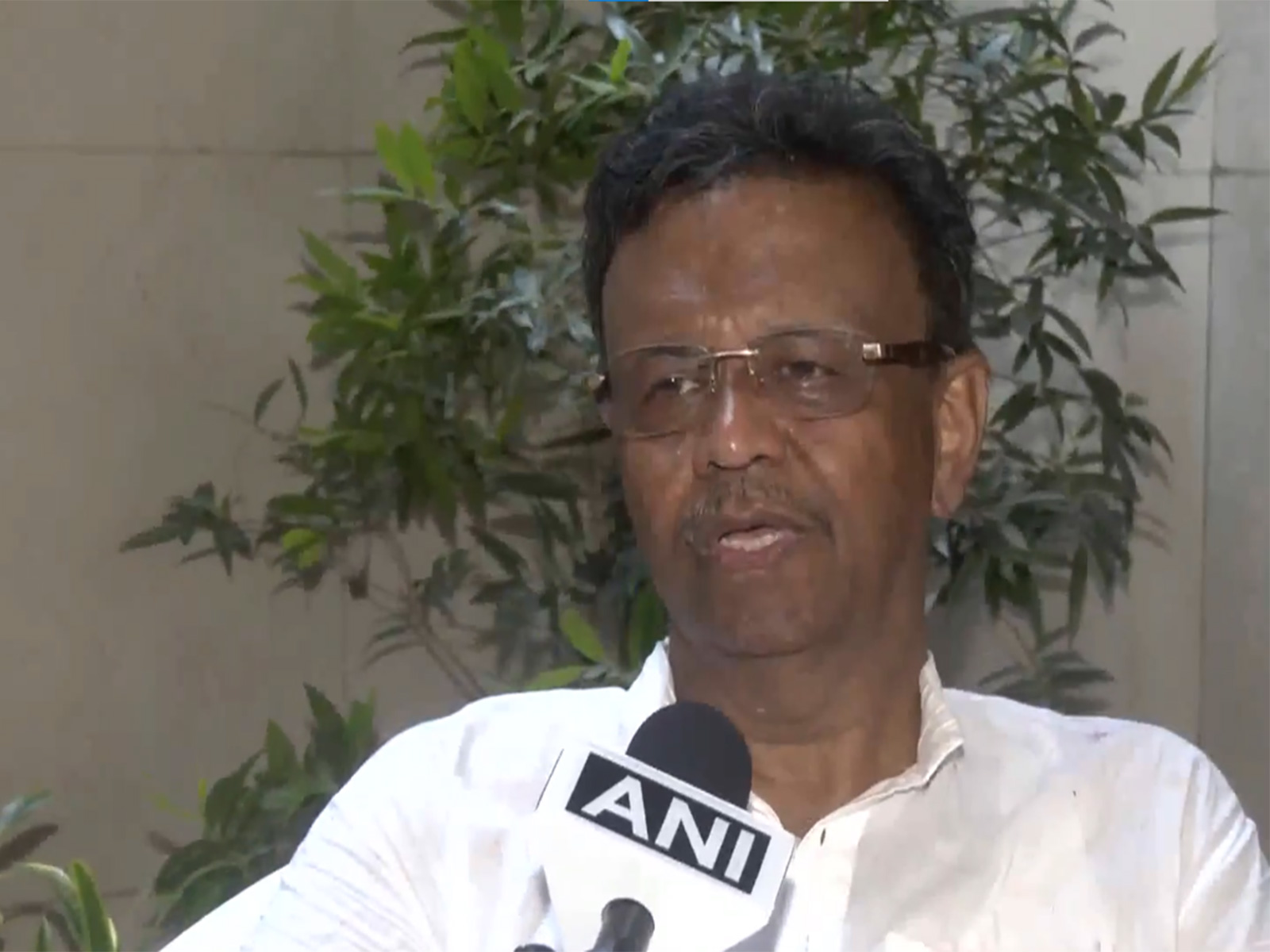 TMC leader Firhad Hakim resigns as Kolkata Mayor (Photo/ANI)