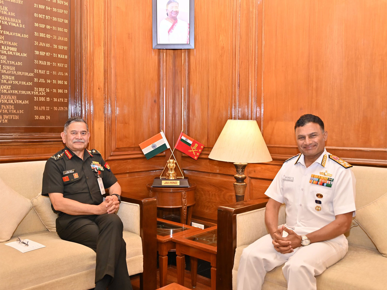CNS Admiral Krishna Swaminathan meets Army Chief General Upendra Dwivedi (Photo/@adgpi)
