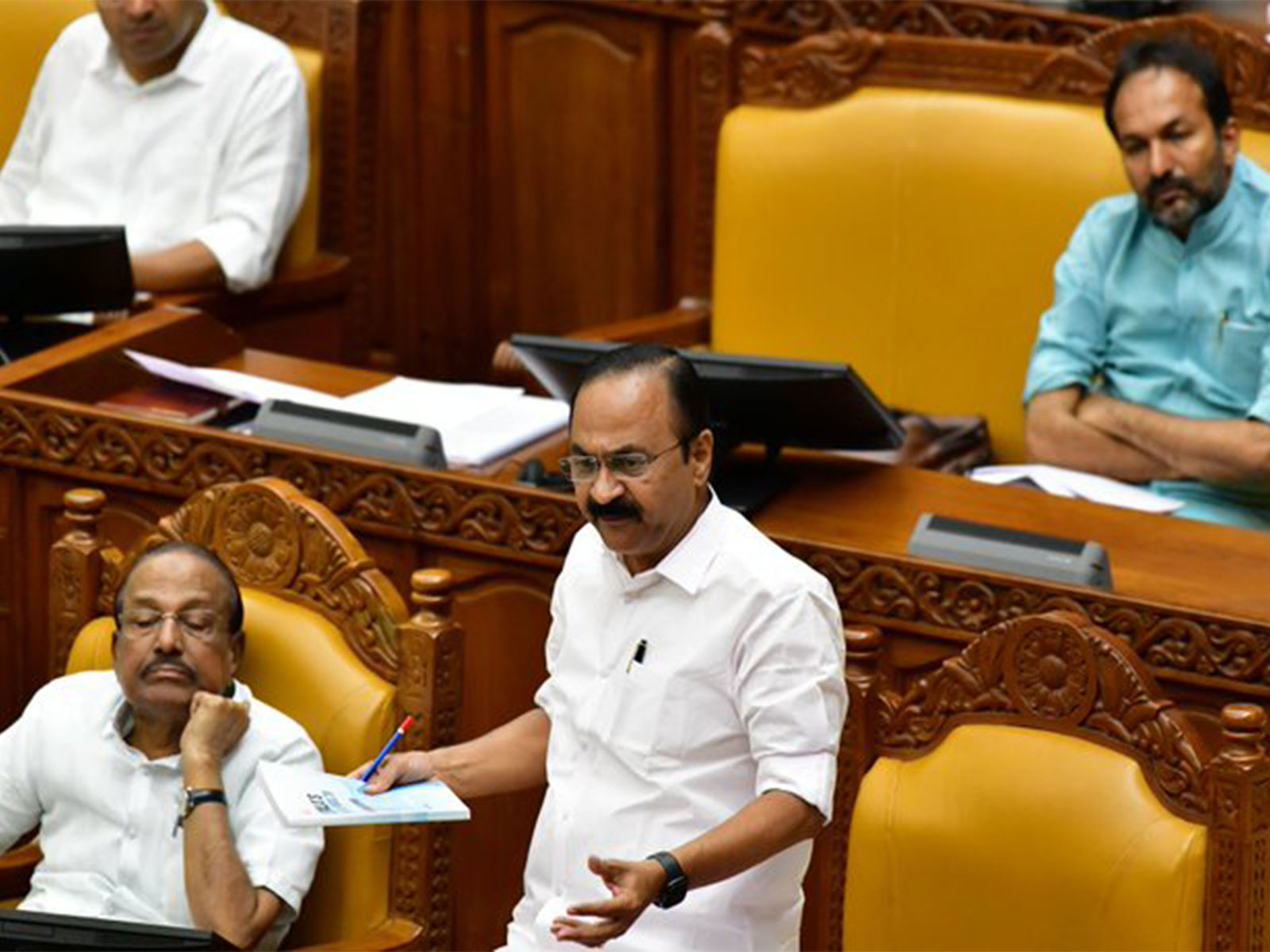 CM and Finance Minister of Keralam V D Satheeesan presenting the Kerala’s Fiscal Health: A Status Report’ in the Assembly in Thiruvananthapuram (Photo/@vdsatheesan)