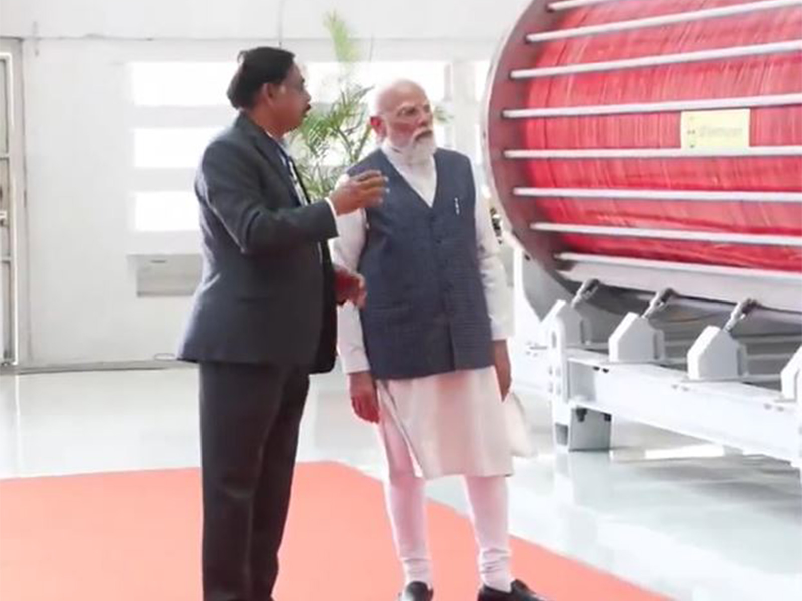 Prime Minister Narendra Modi inspects Larsen & Toubro's Armed Systems Complex. (Photo/DD News)
