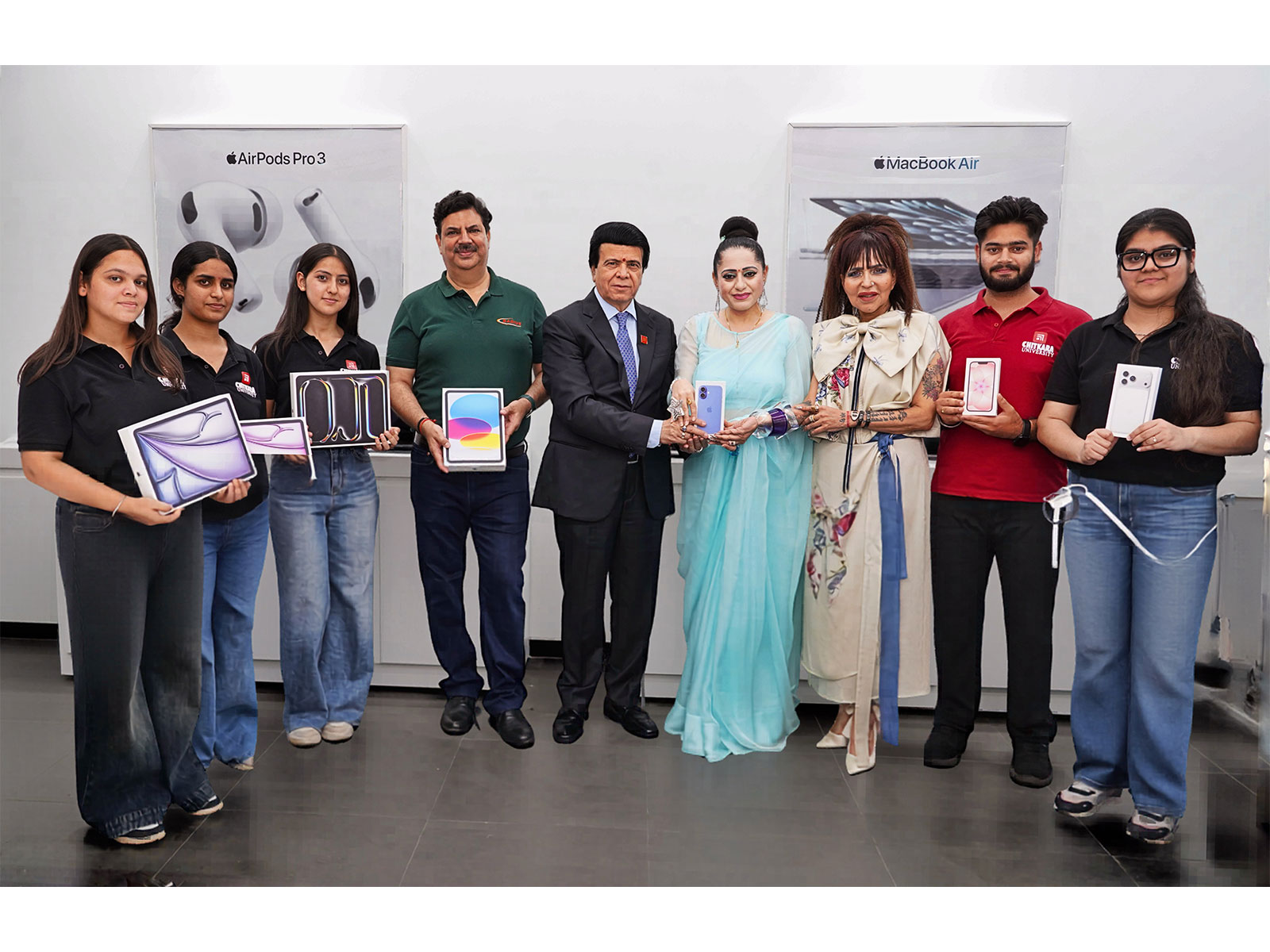 Dr. Ashok K. Chitkara, Dr Niyati Chitkara and Dr. Cavita Taragi along with students at the inauguration of the Apple Campus Experience Centre