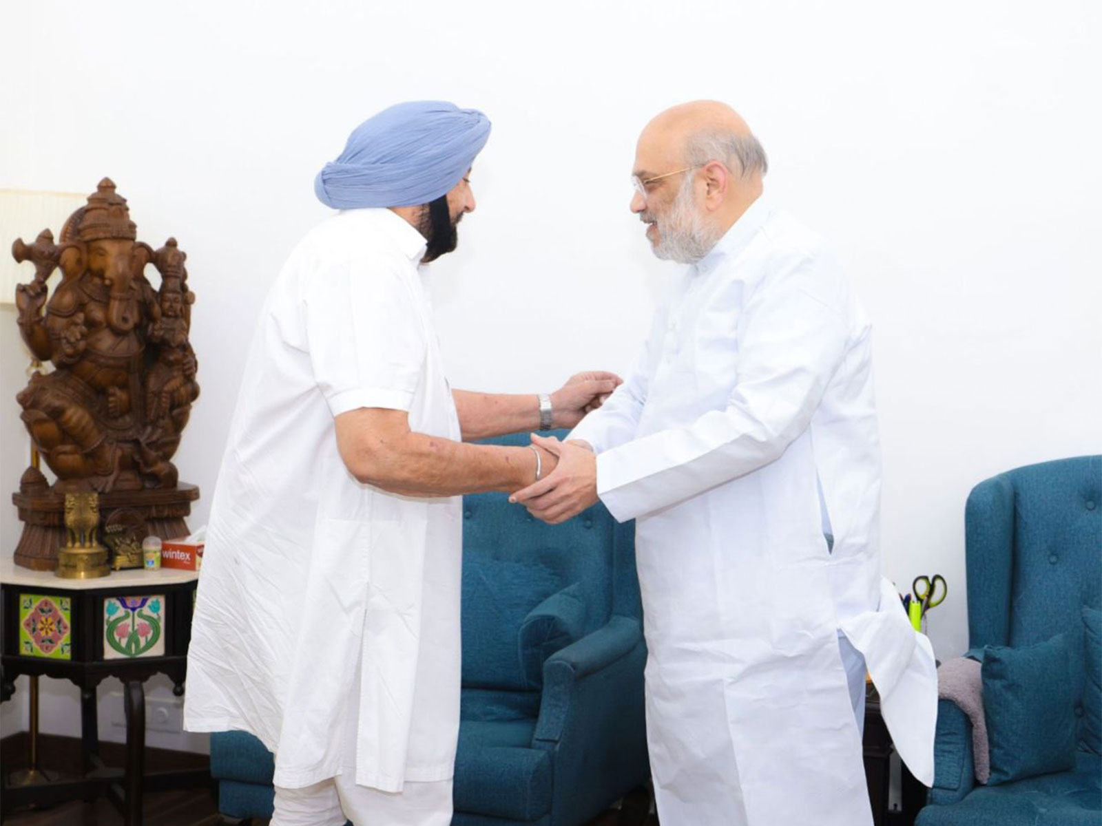 Former Punjab Chief Minister Captain Amarinder Singh meets Union Home Minister Amit Shah (Photo X/@capt_amarinder)