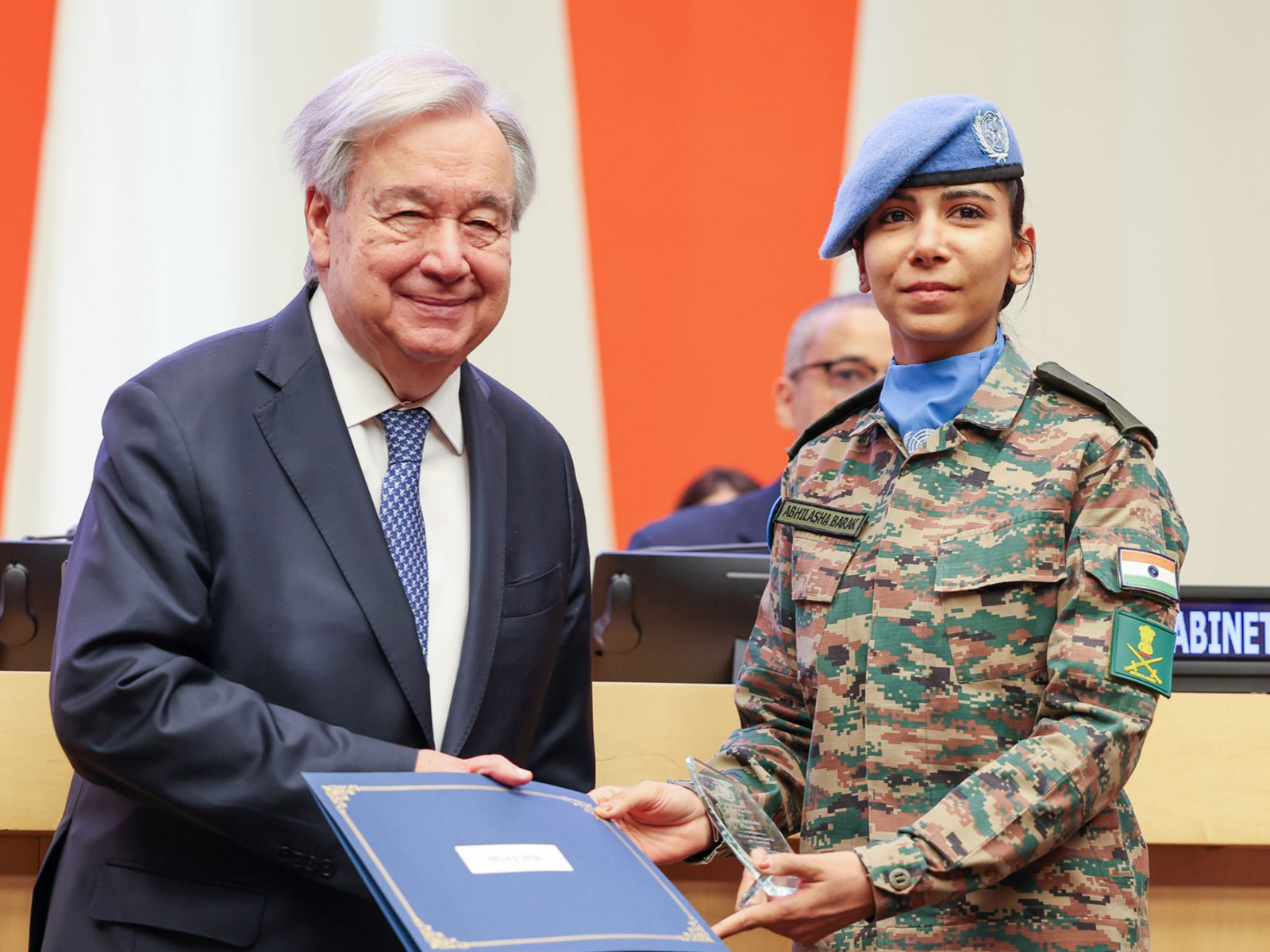 Secretary-General of the UN, António Guterres awards Major Abhilasha Barak (Photo: X@antonioguterres)