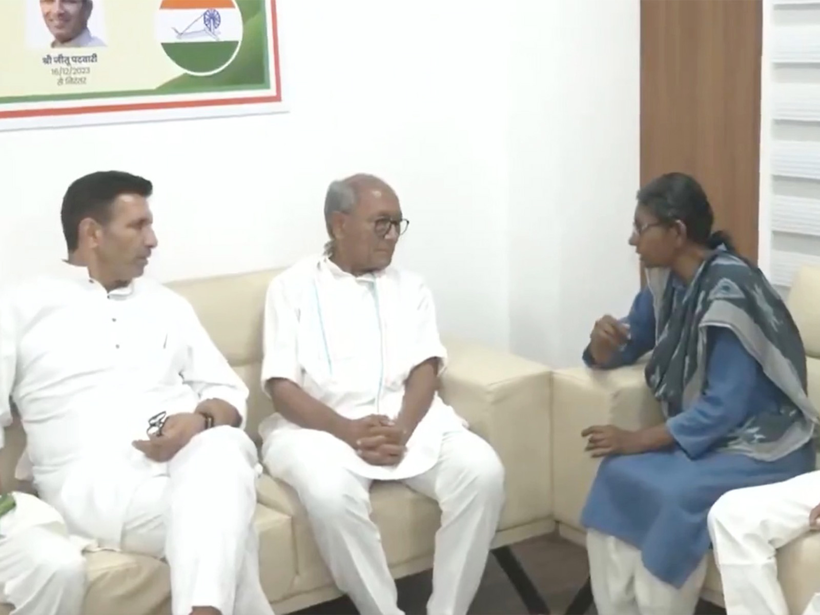 Congress leader Digvijay Singh meet Rajya Sabha candidate Meenakshi Natarajan (Photo/ANI)