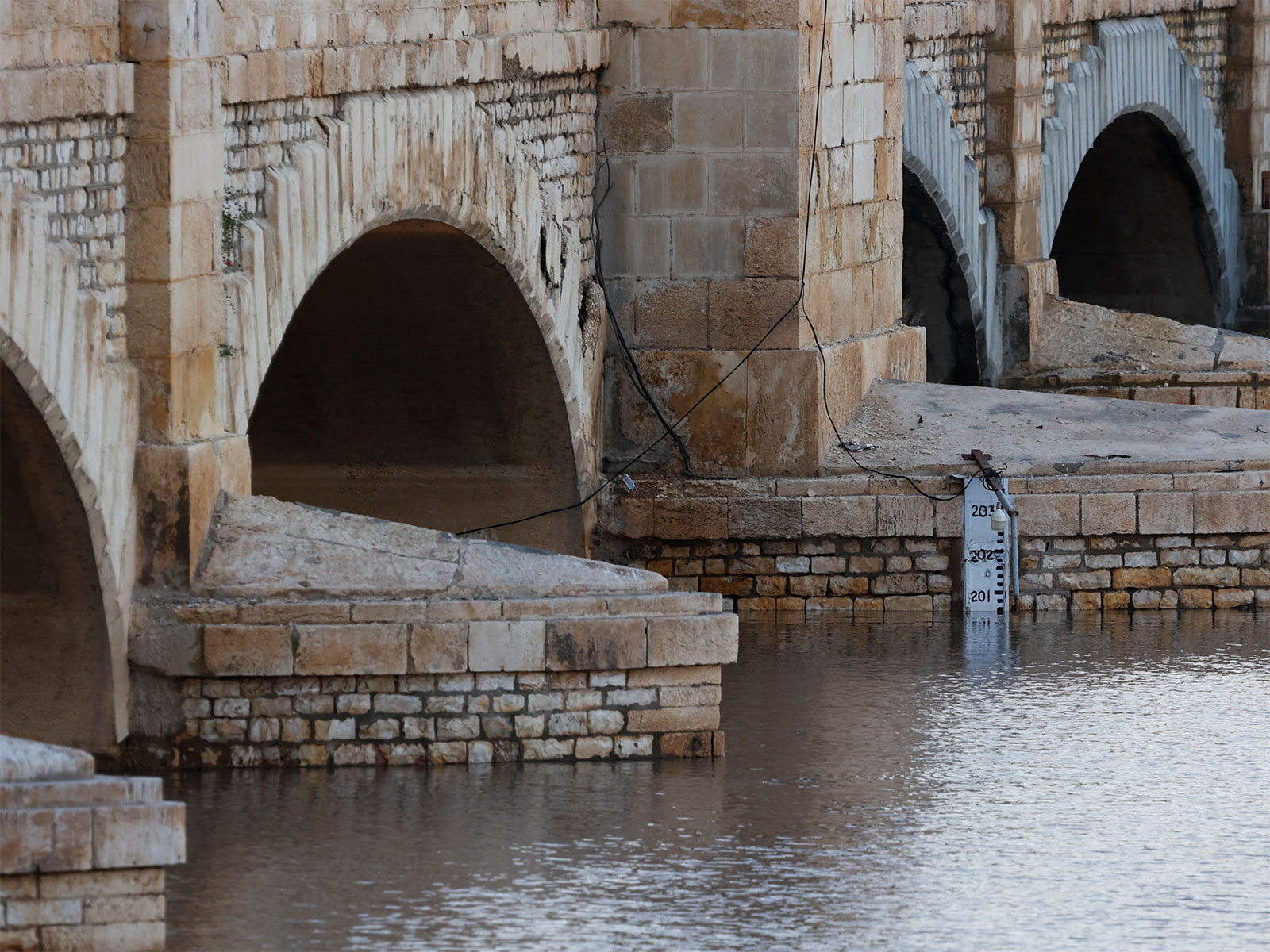 A water level gauge at Sukkur Barrage in Sindh, Pakistan, amid concerns over irrigation water shortages affecting agricultural regions. (Photo/Reuters)