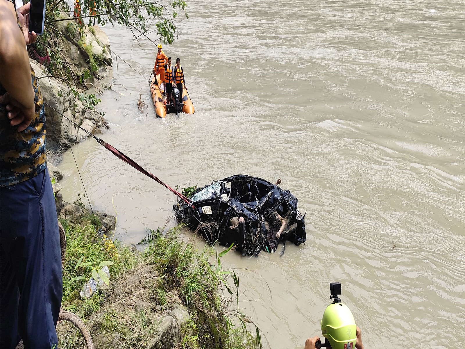 car plunged into the Teesta River near Sevoke (Photo/NDRF)