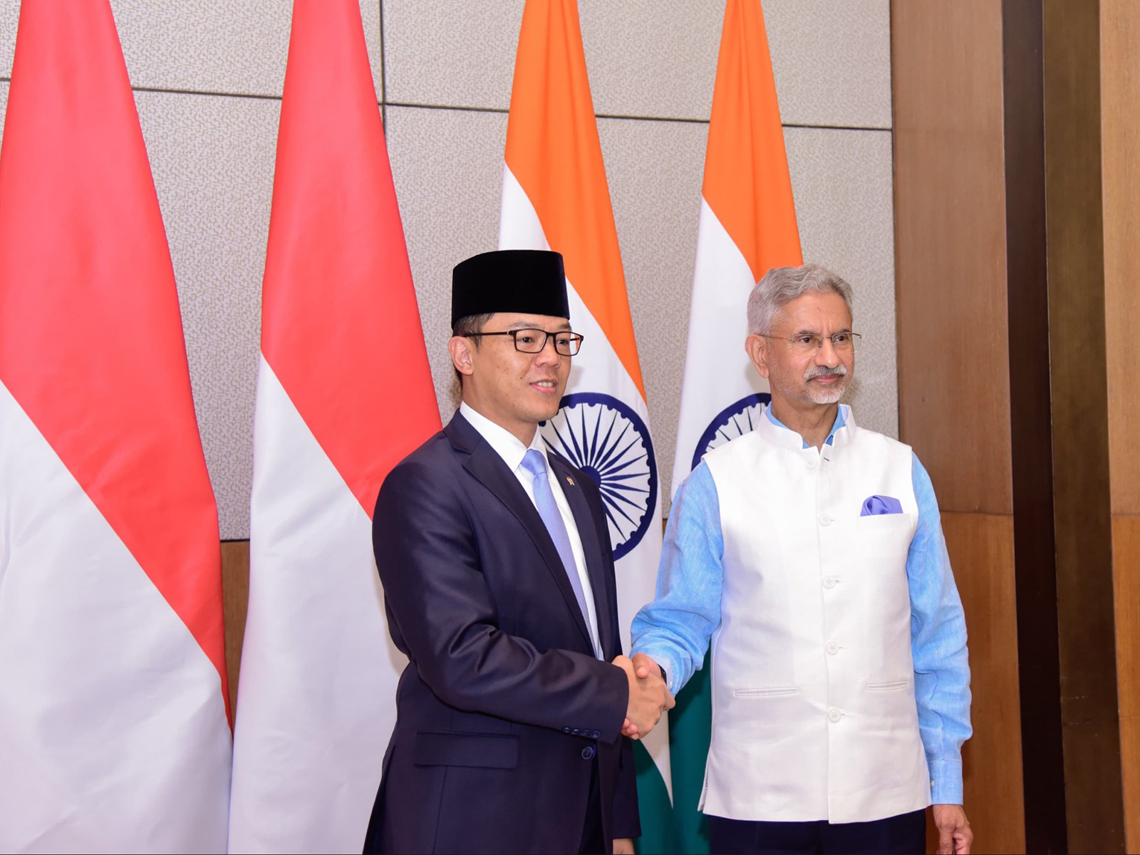 External Affairs Minister S Jaishankar alongside Indonesian Foreign Minister Sugiono (Photo: X@DrSJaishankar)