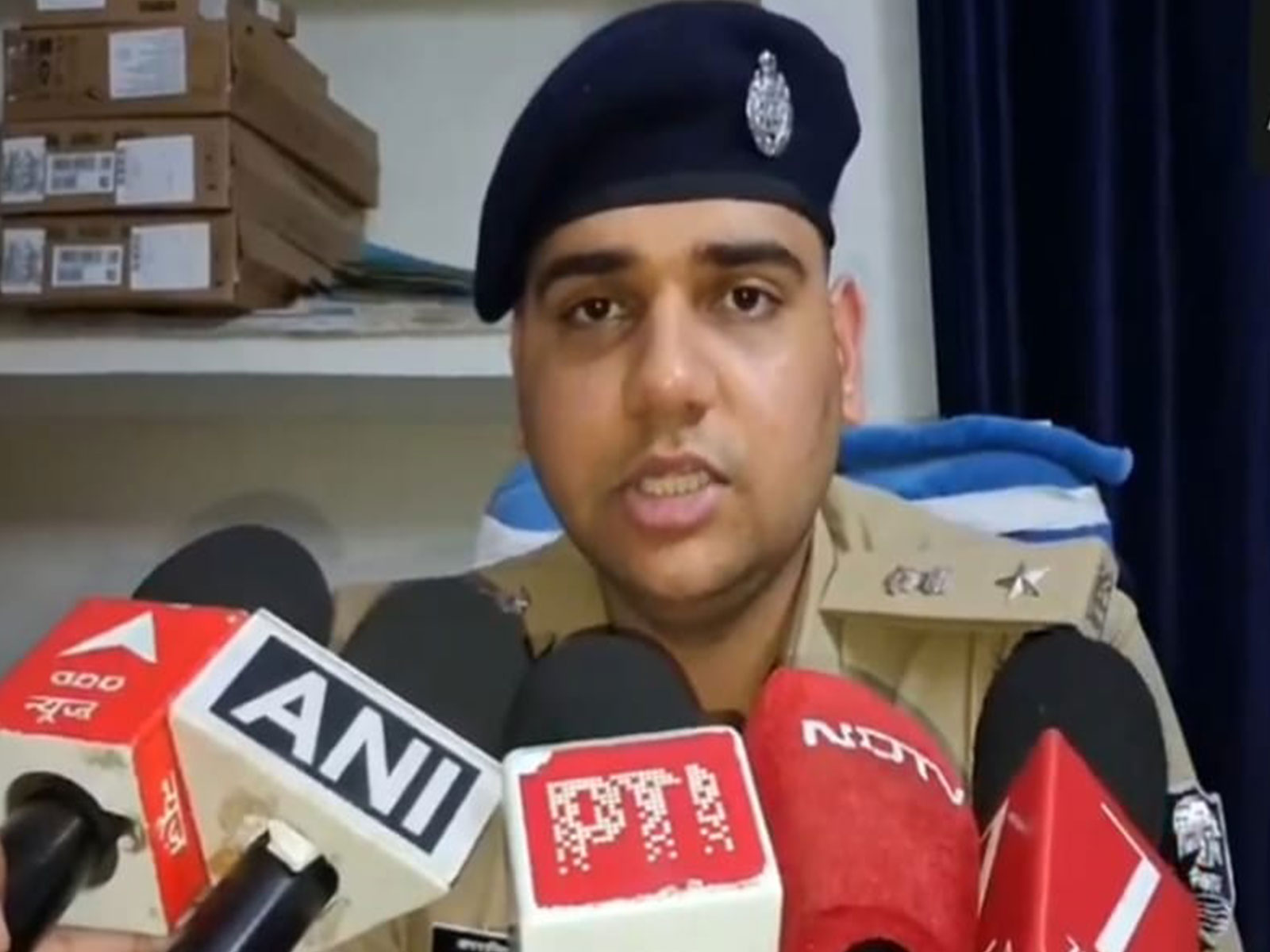 SP, Jehanabad, speaking about the shooting incident (Photo/ANI) SP, Jehanabad, speaking about the shooting incident (Photo/ANI)