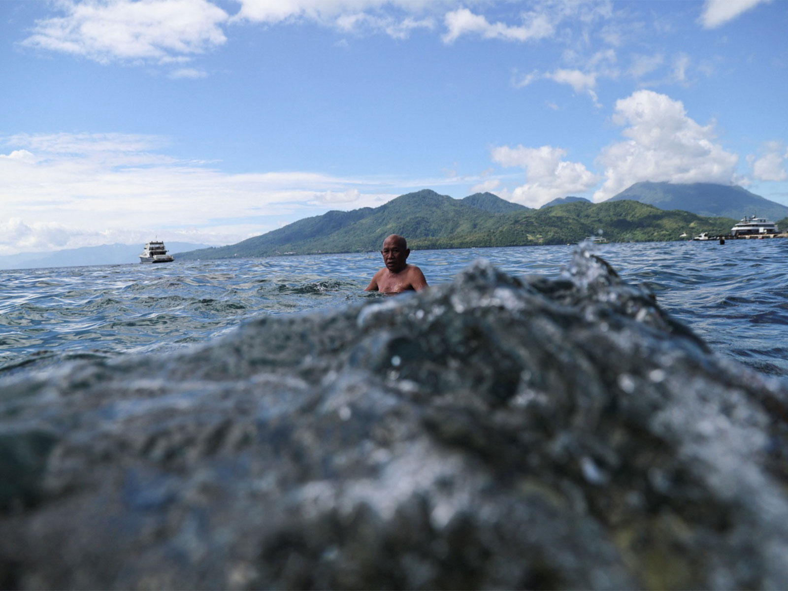 A man swims near Falajawa beach after a Tsunami warning was issued (Photo/ Reuters)