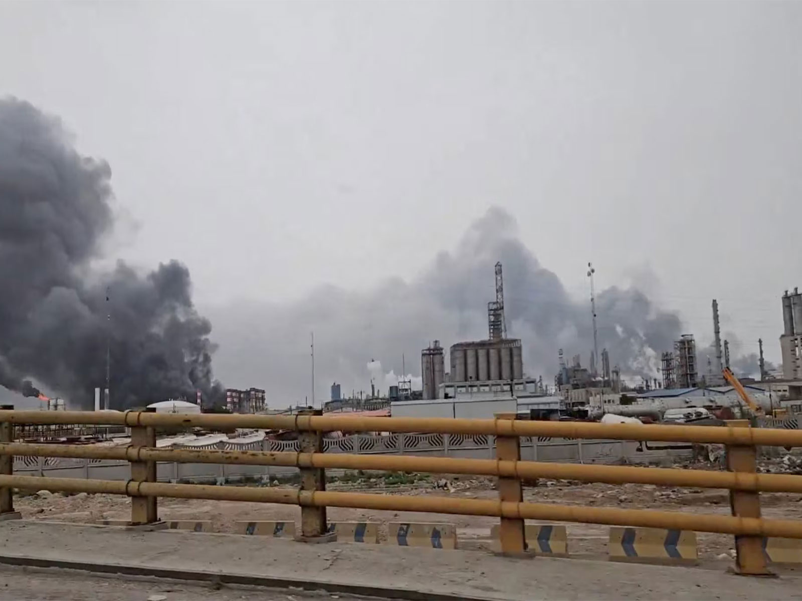 Smoke rises from the Mahshahr Petrochemical Complex in Iran's Khuzestan Province. (Photo/Reuters)