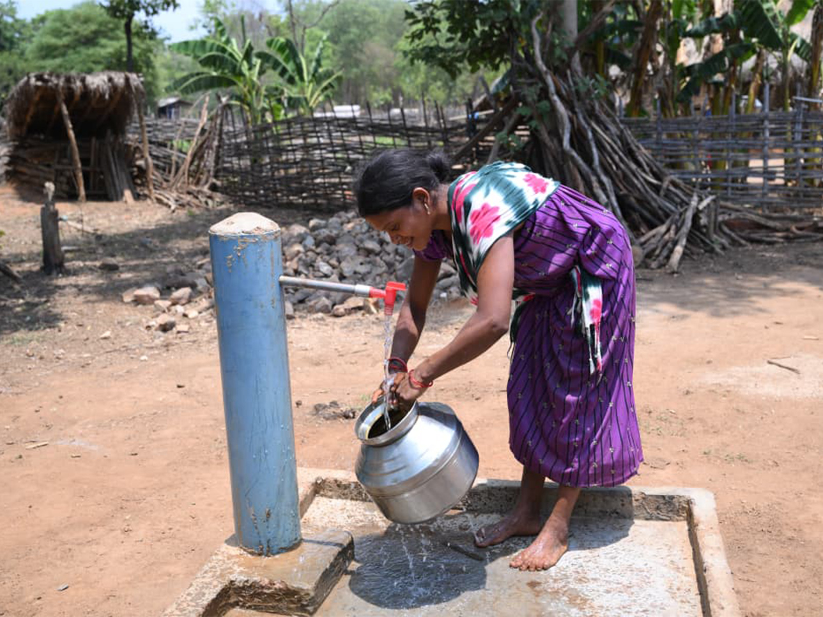 Residents of Neelangur filling water (Photo/ANI)