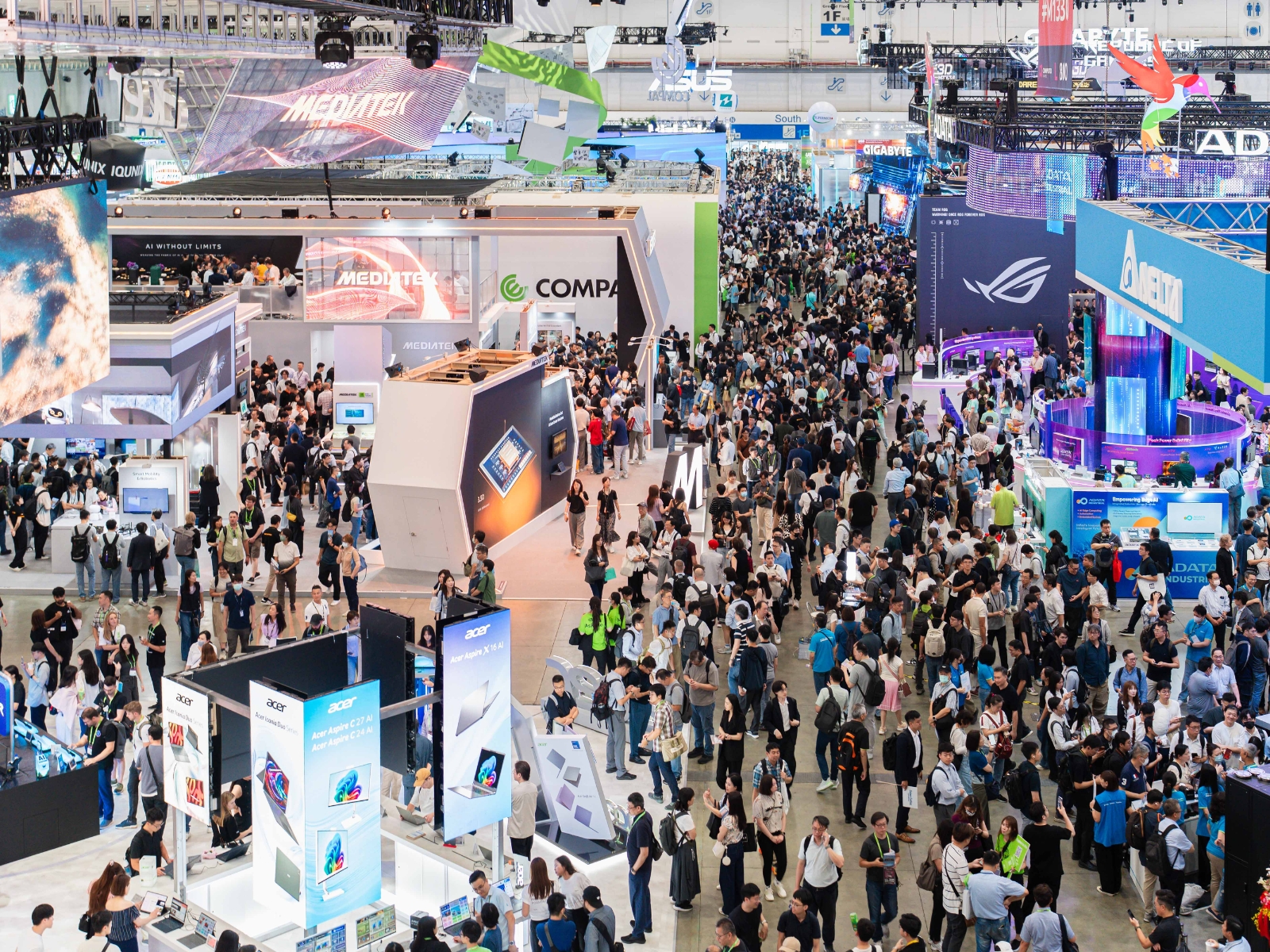 COMPUTEX 2026 attracted strong participation from global technology professionals, highlighting Taiwanโs key role in the global AI industry chain. COMPUTEX 2026 attracted strong participation from global technology professionals, highlighting Taiwanโs key role in the global AI industry chain.