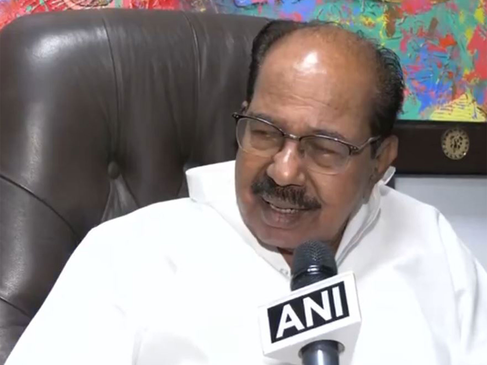 Senior Congress leader Veerappa Moily (Photo/ANI)
