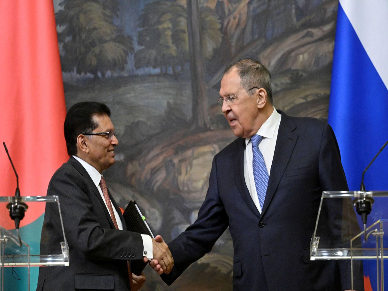 Russian Foreign Minister Sergei Lavrov and Bangladeshi Foreign Minister Khalilur Rahman shake hands during a press conference following their talks in Moscow, Russia (Photo/Reuters) Russian Foreign Minister Sergei Lavrov and Bangladeshi Foreign Minister Khalilur Rahman shake hands during a press conference following their talks in Moscow, Russia (Photo/Reuters)
