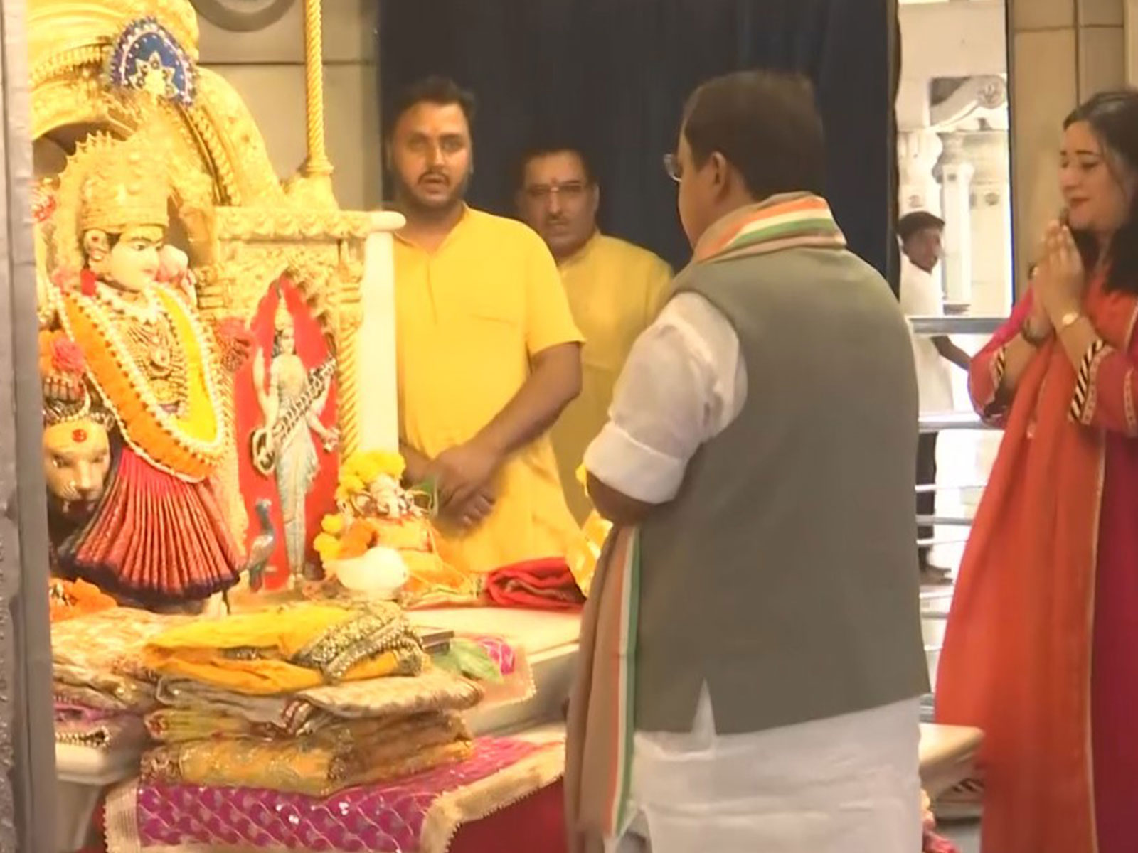 BJP President Nitin Nabin offers prayers at Jhandewalan Mandir (Photo/ANI)