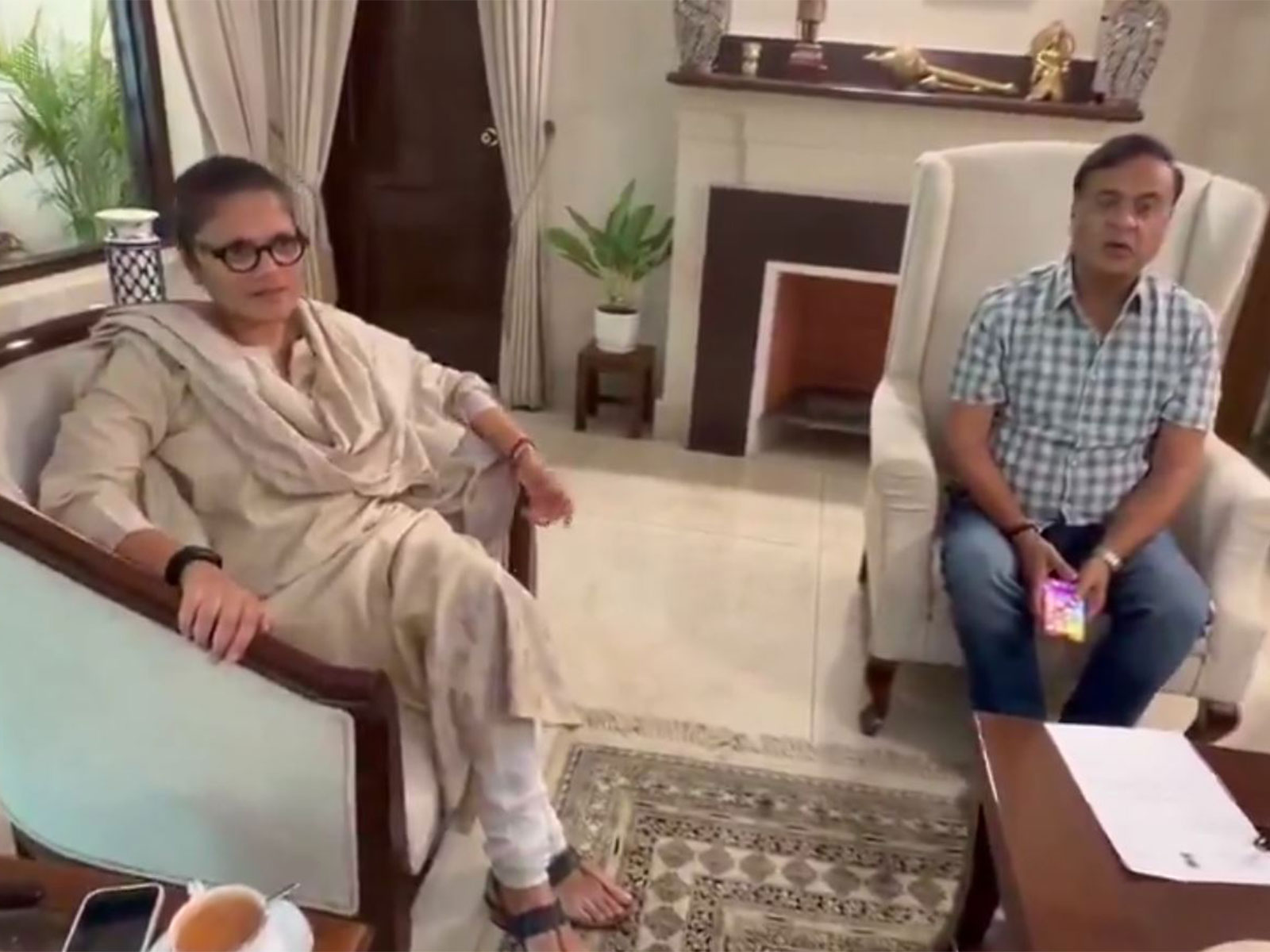 Rebel TMC MP Sushmita Dev with Assam CM Himanta Biswa Sarma (Photo/Viral Video Screengrab) Rebel TMC MP Sushmita Dev with Assam CM Himanta Biswa Sarma (Photo/Viral Video Screengrab)