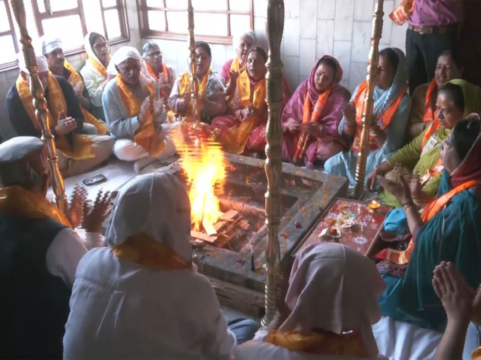 Himachal Pradesh BJP VP and MLA Vinod Kumar participates in a havan ceremony with party members. (Photo/ANI)