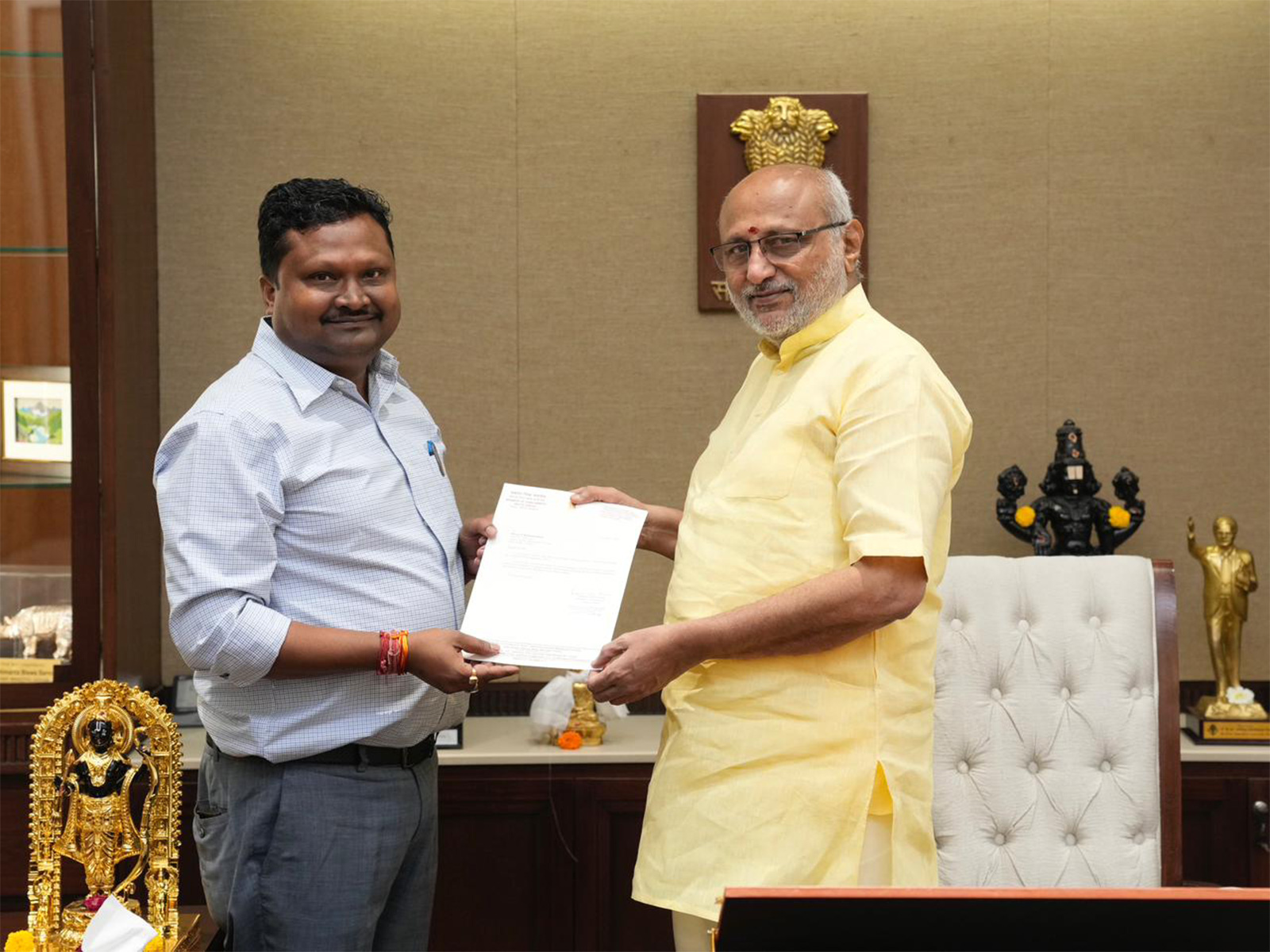 TMC leader Prakash Chik Baraik submits resignation as RS MP to Vice President (Photo/ANI) TMC leader Prakash Chik Baraik submits resignation as RS MP to Vice President (Photo/ANI)