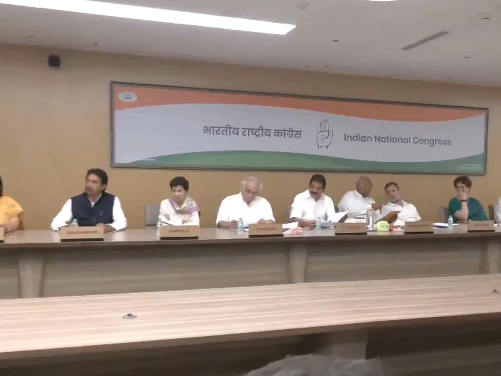 Congress National President Mallikarjun Kharge chairs party meeting in New Delhi (Photo/ANI)