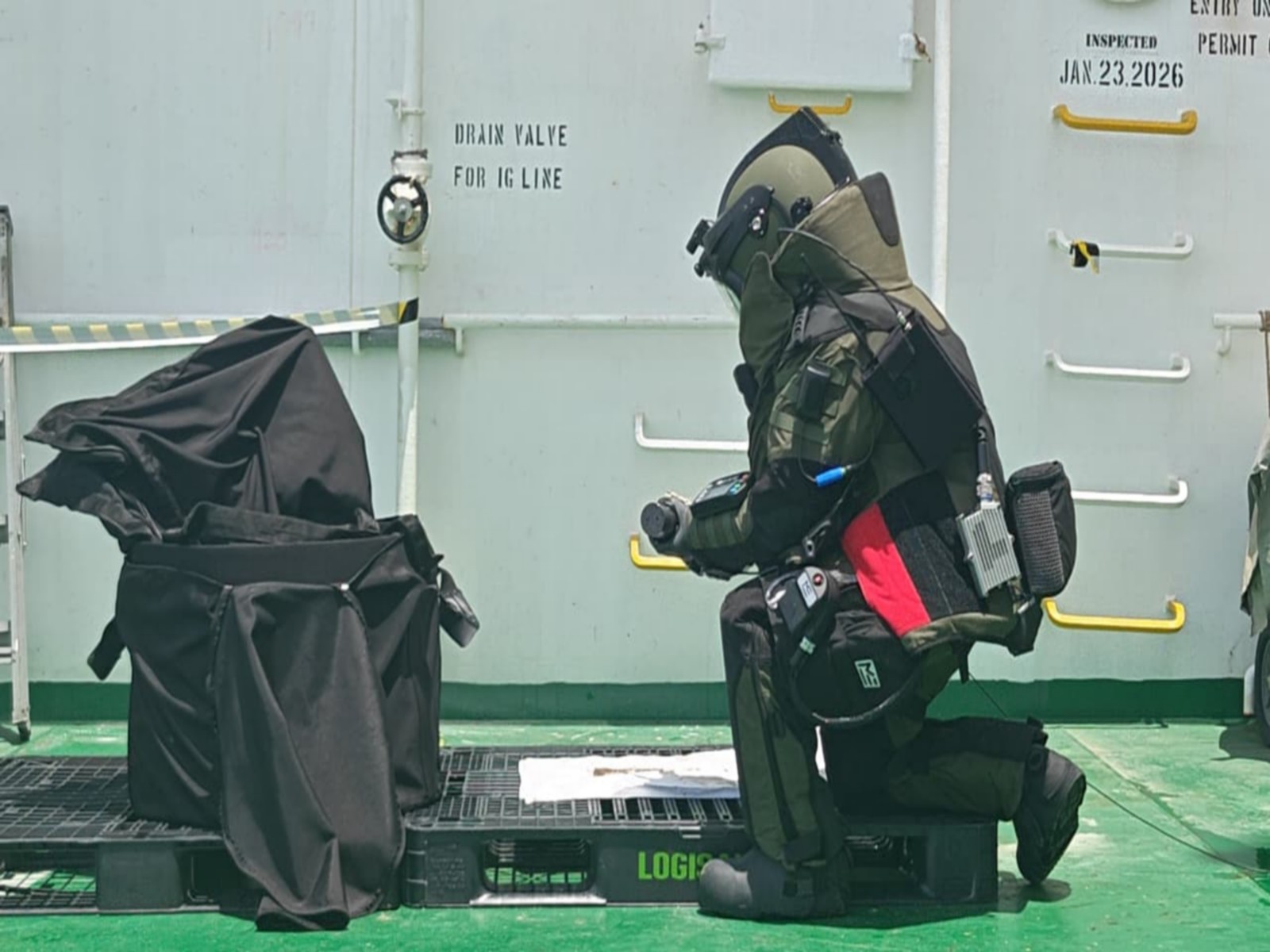 Indian Navy recovers and safely disposes of an unexploded missile warhead from the crude oil tanker MT Olympic Life (Photo/Indian Navy) Indian Navy recovers and safely disposes of an unexploded missile warhead from the crude oil tanker MT Olympic Life (Photo/Indian Navy)