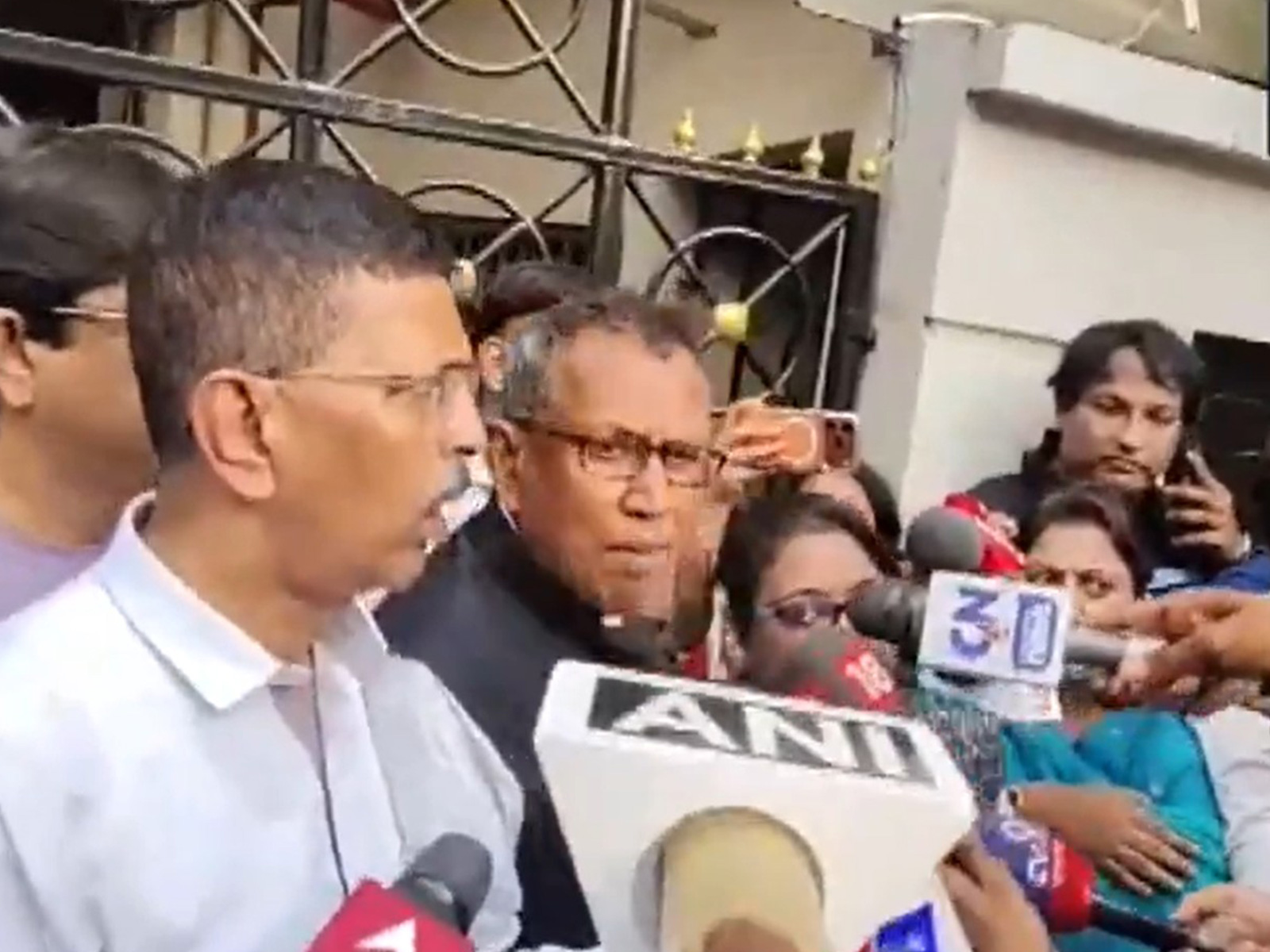 A visual outside Abhishek Banerjee's residence in Kolkata (Photo/ANI)