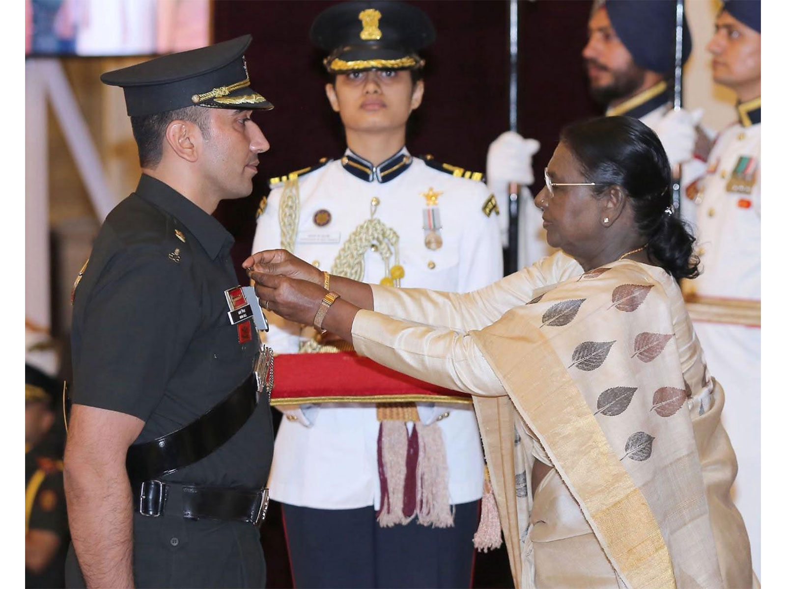 Droupadi Murmu, President of India presenting Kirti Chakra to Chandigarh University alumnus Major Arshdeep Gill