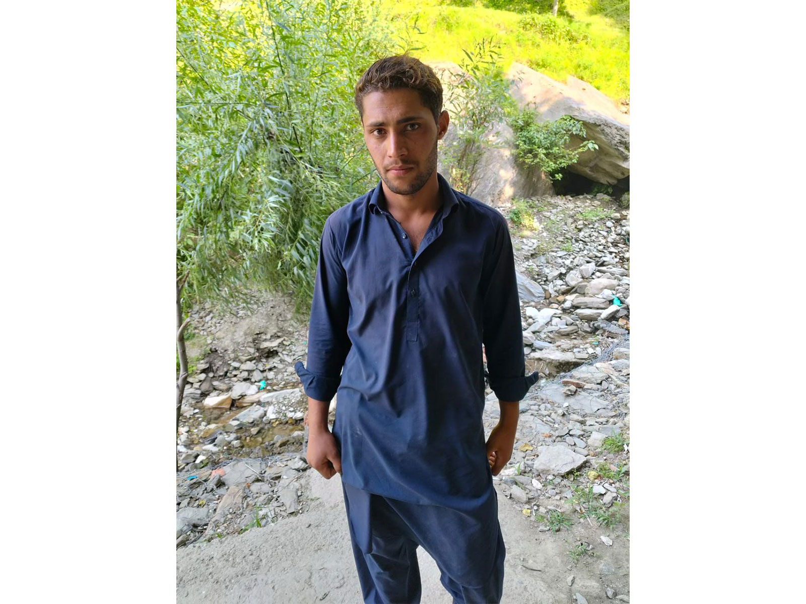 A Pakistani national apprehended by Indian Army’s Chinar Warriors and the Jammu and Kashmir Police (Photo/@ChinarcorpsIA)