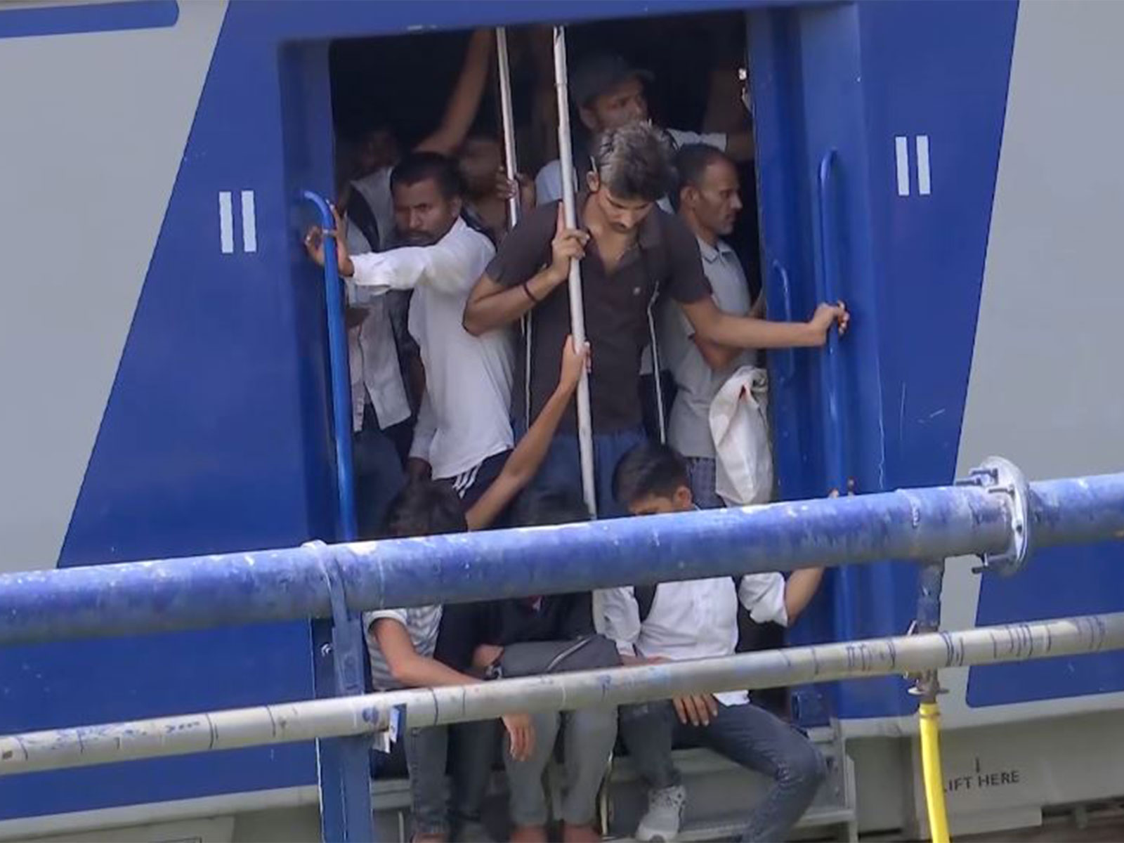 Students hang at train doors amid heavy rush (Photo/ANI) Students hang at train doors amid heavy rush (Photo/ANI)