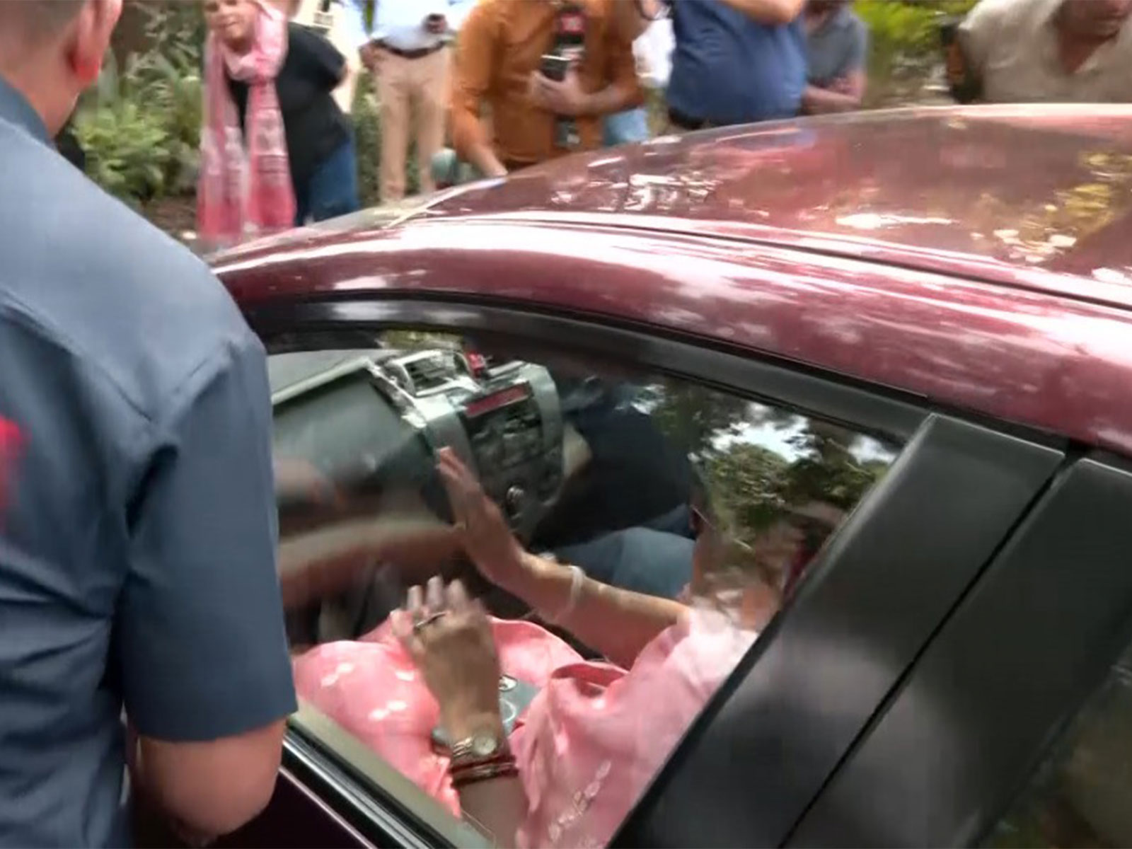 TMC rebel leader Kakoli Ghosh arrives at residence of Union Minister Bhupender Yadav (Photo/ANI) TMC rebel leader Kakoli Ghosh arrives at residence of Union Minister Bhupender Yadav (Photo/ANI)