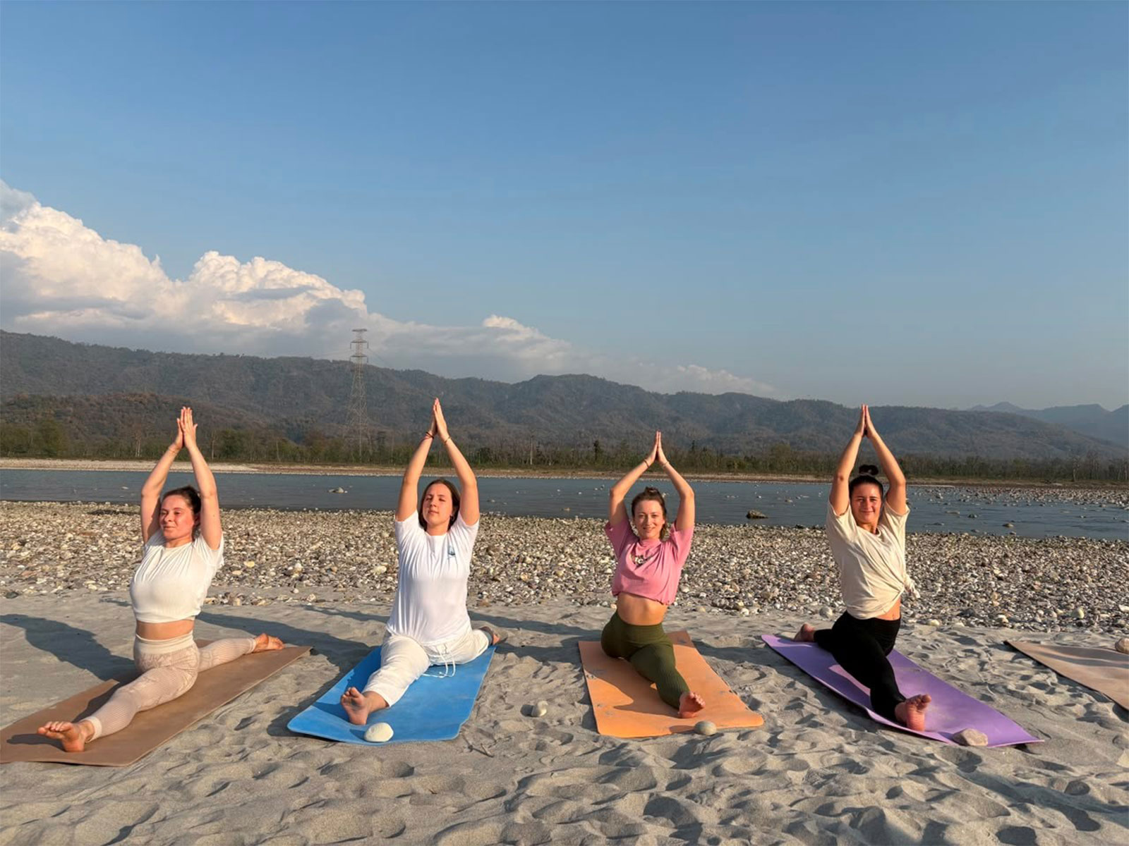 Yoga in Summer: 7 Tips to Stay Cool and Energized