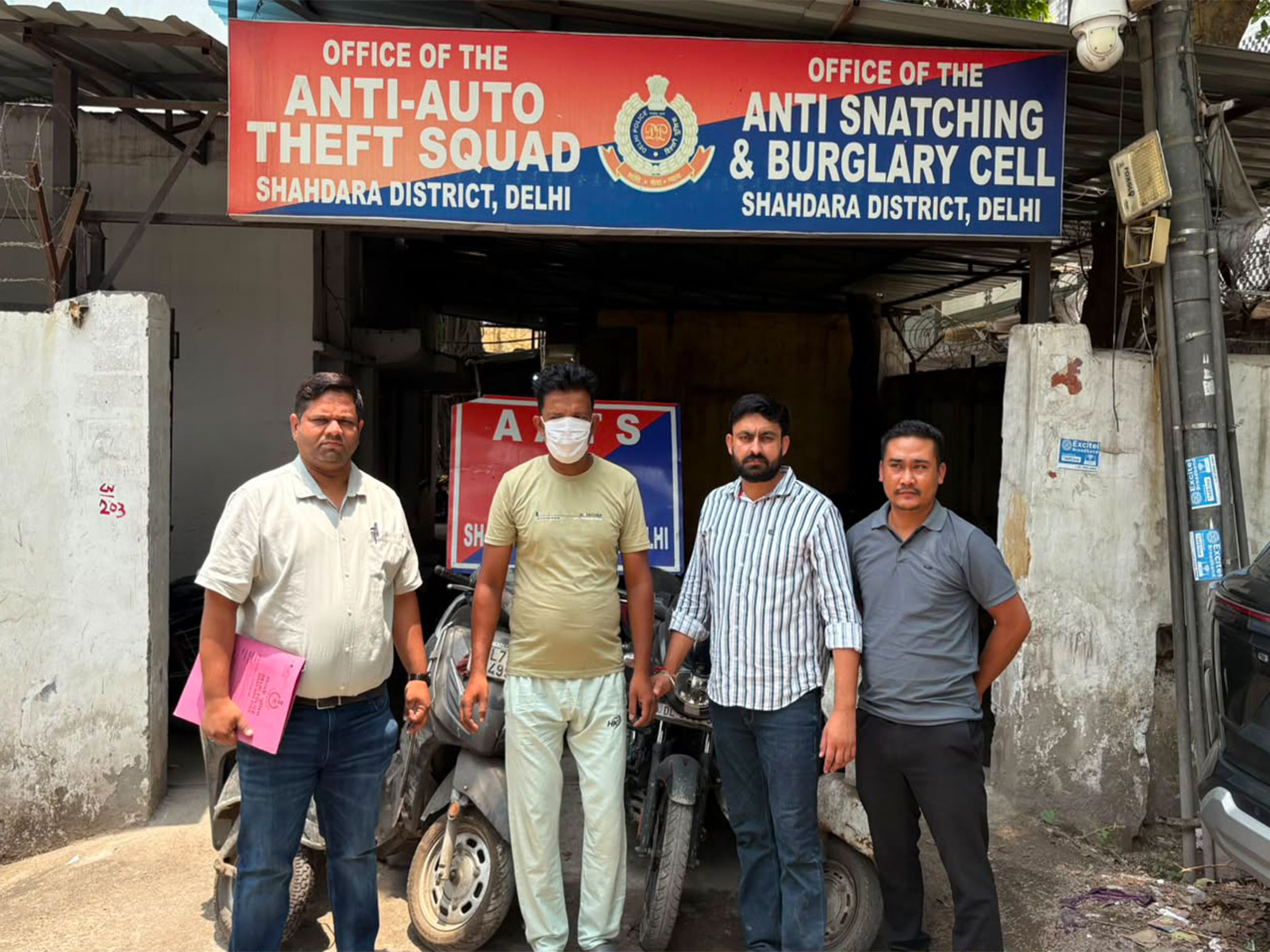 Delhi police arrest notorious vehicle snatcher in Shahdara (Photo/DelhiPolice)
