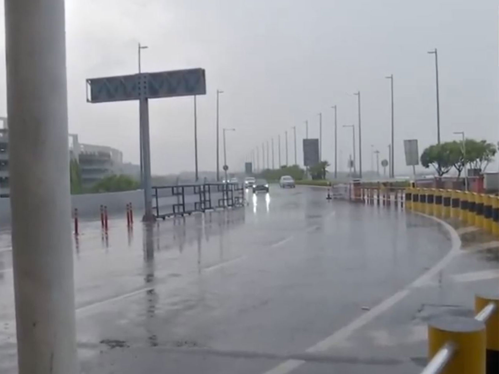 National capital of Delhi receives light rain showers (Photo/ANI)