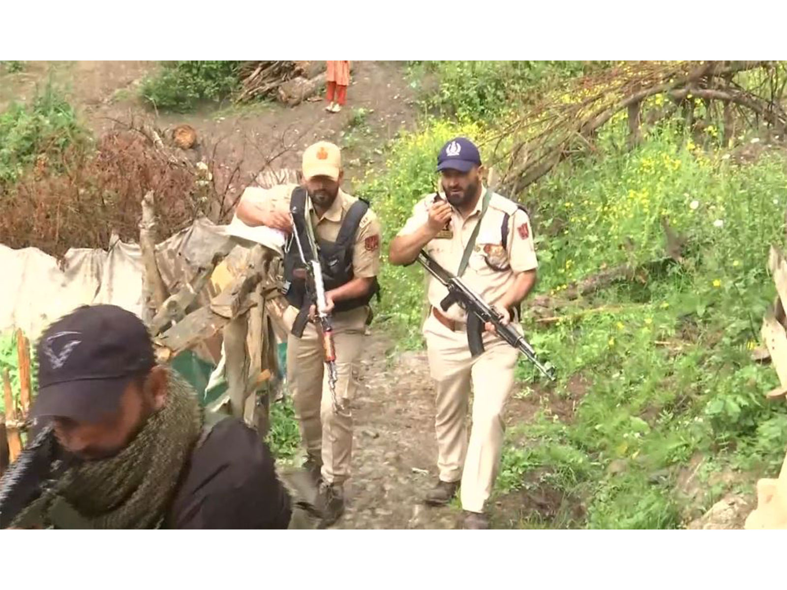 Security check at Pahalgam and Anantnag (Photo/ANI)